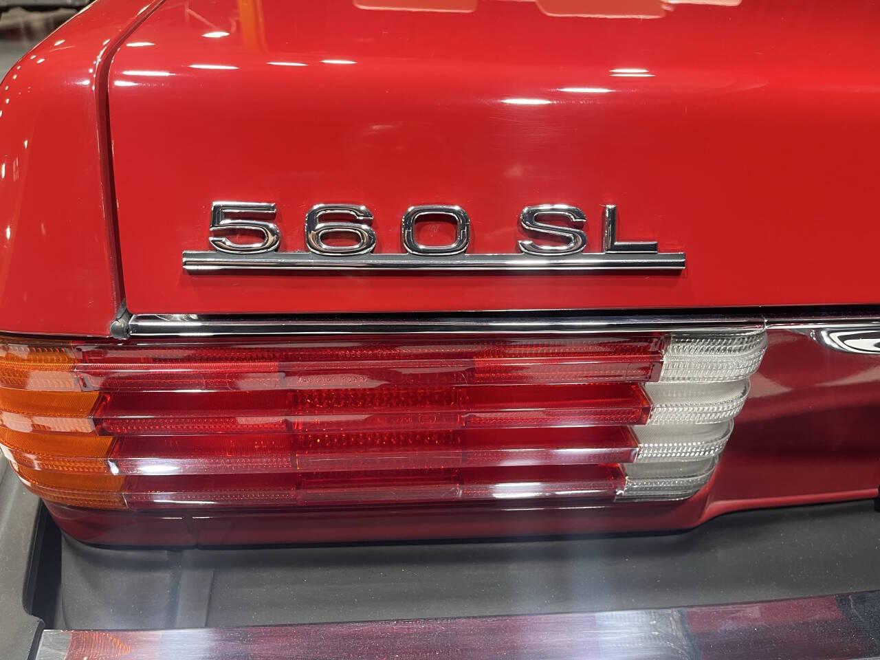 1989 Mercedes-Benz 560SL 108