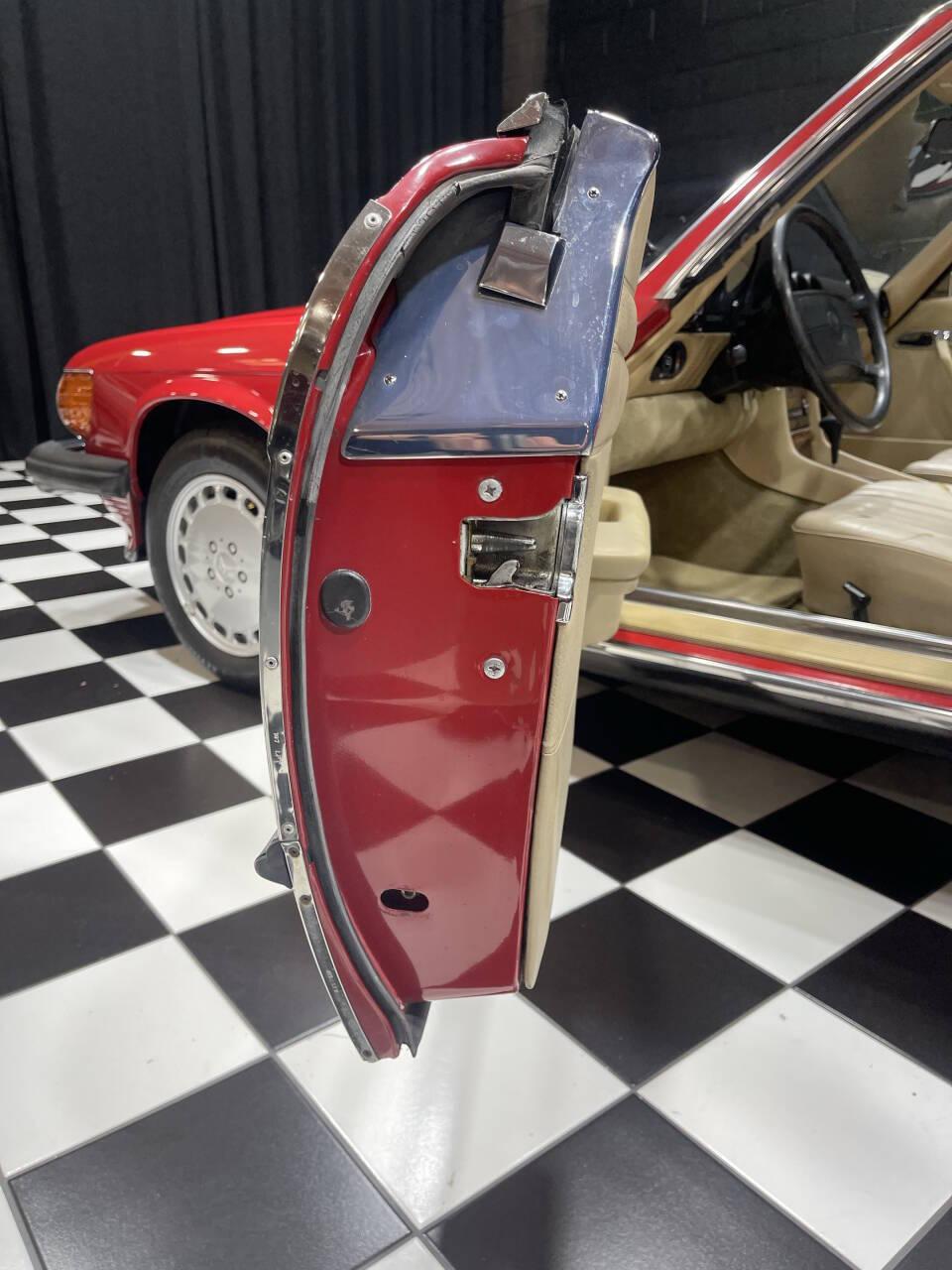 1989 Mercedes-Benz 560SL 184