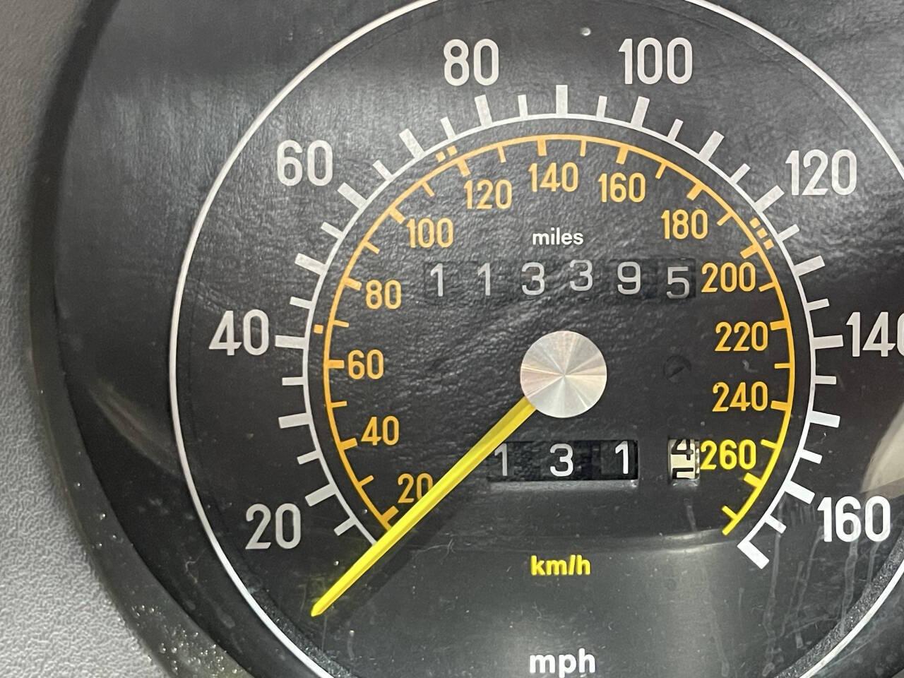 1989 Mercedes-Benz 560SL 17