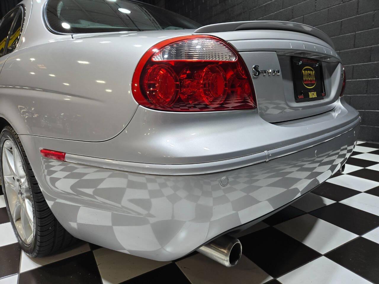 2005 Jaguar S-Type R 19