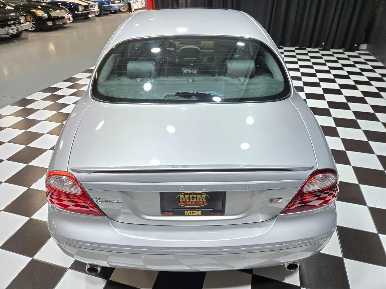 2005 Jaguar S-Type R 22