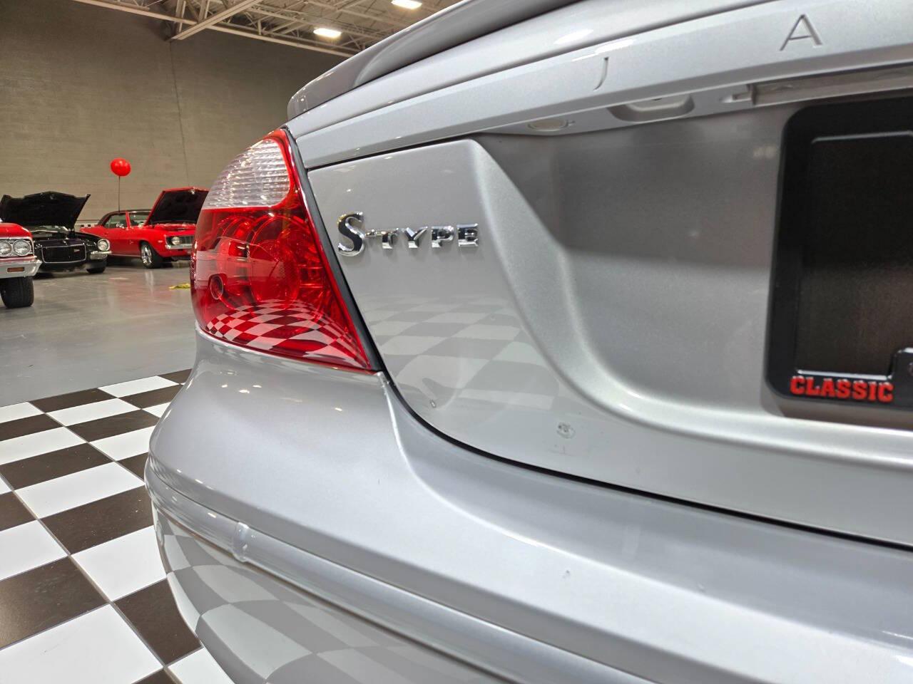 2005 Jaguar S-Type R 24