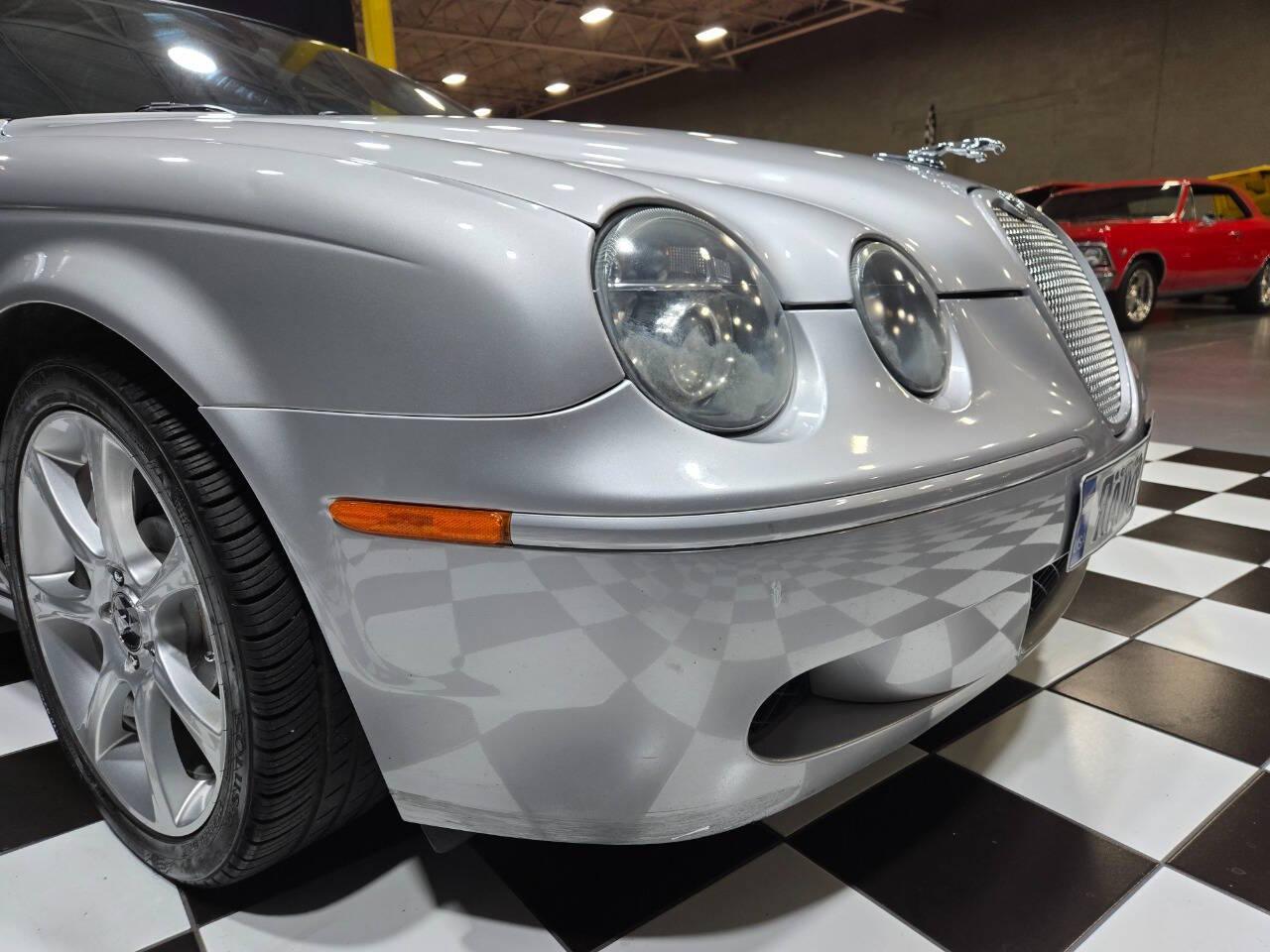 2005 Jaguar S-Type R 37