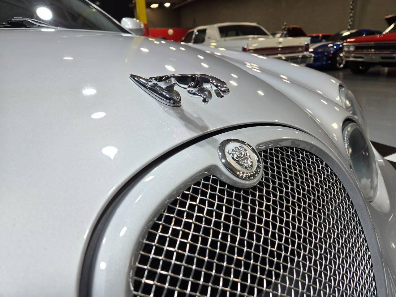 2005 Jaguar S-Type R 39