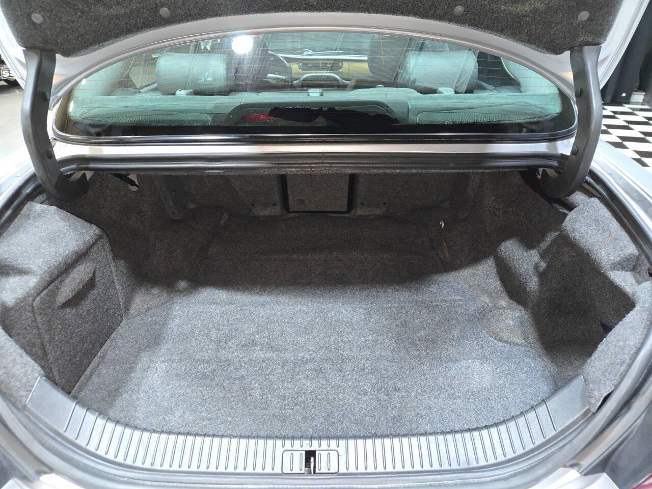 2005 Jaguar S-Type R 41