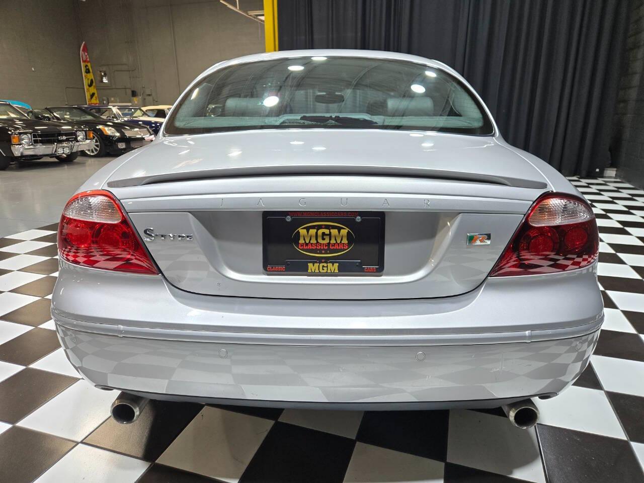 2005 Jaguar S-Type R 4