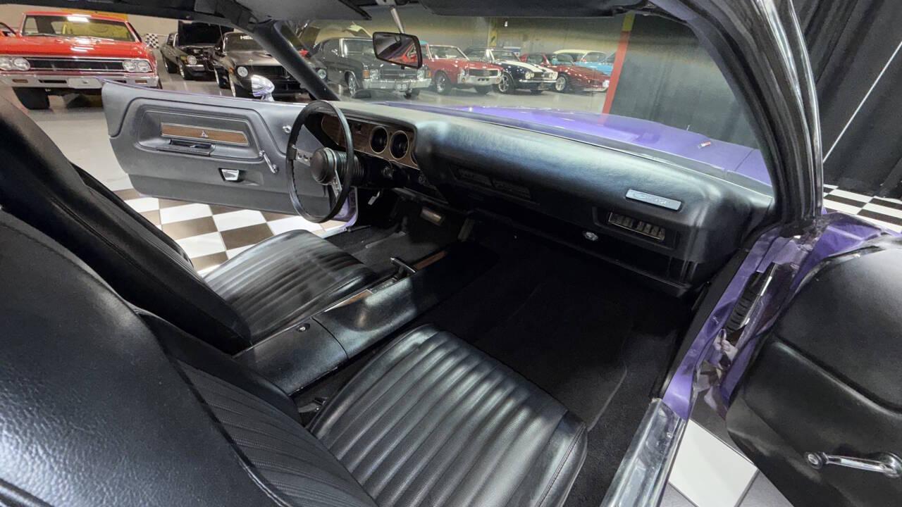 1972 Dodge Challenger 11