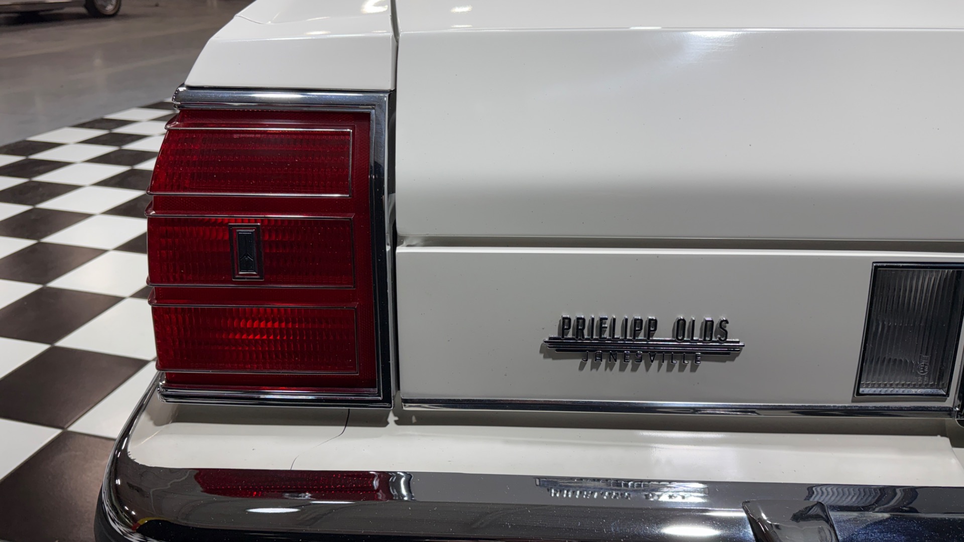1982 Oldsmobile Delta Eighty-Eight Royale 32
