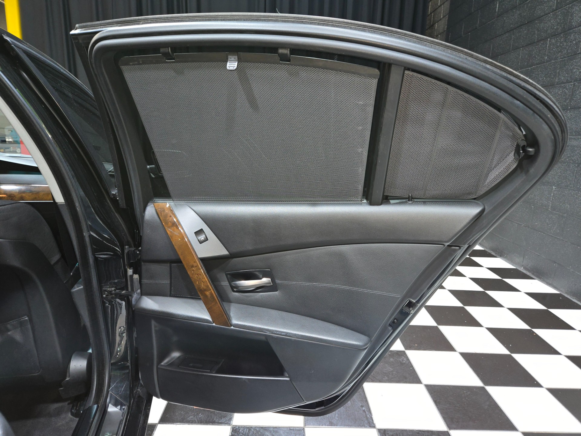 2006 BMW 5 Series 11
