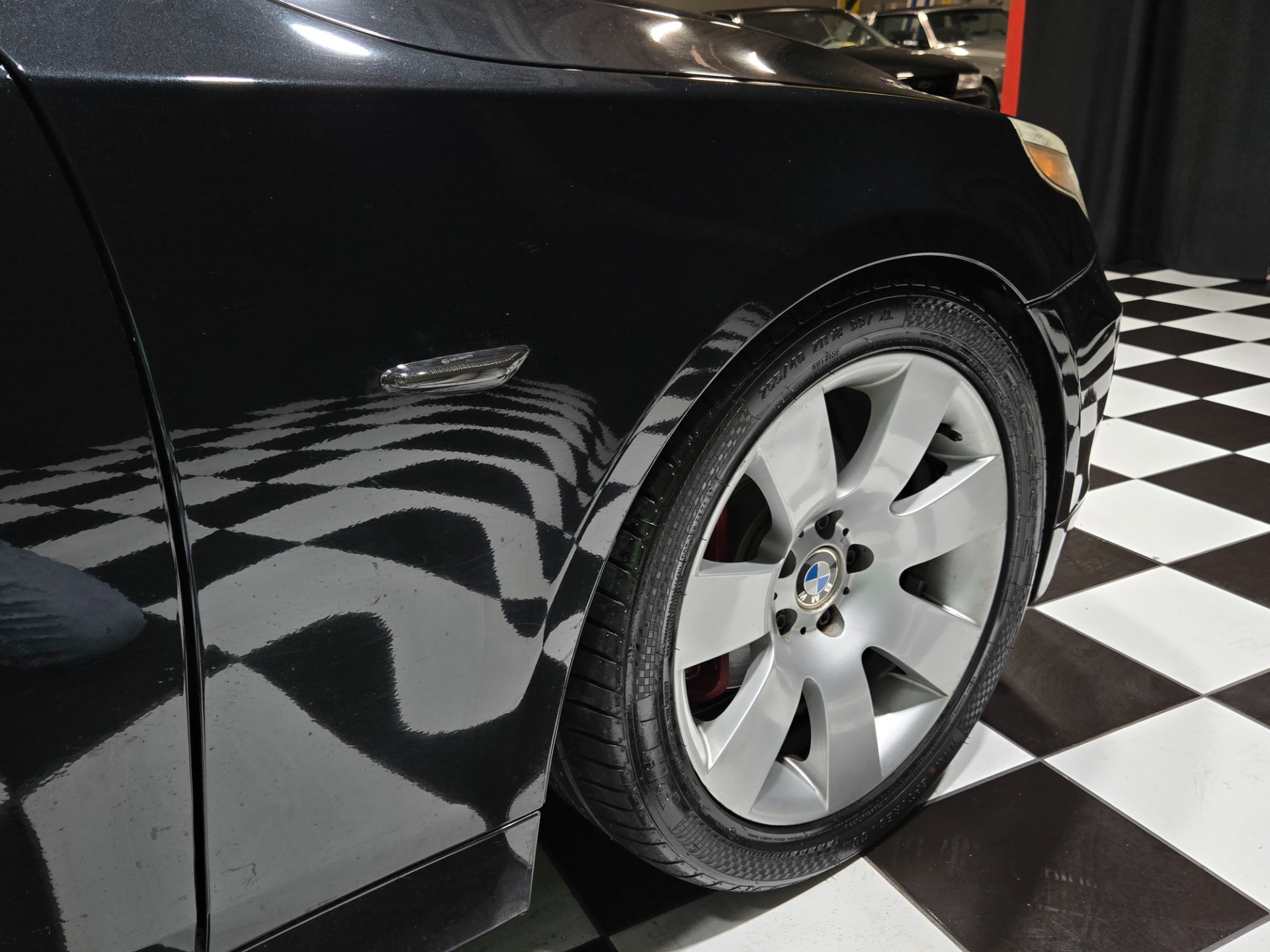 2006 BMW 5 Series 36