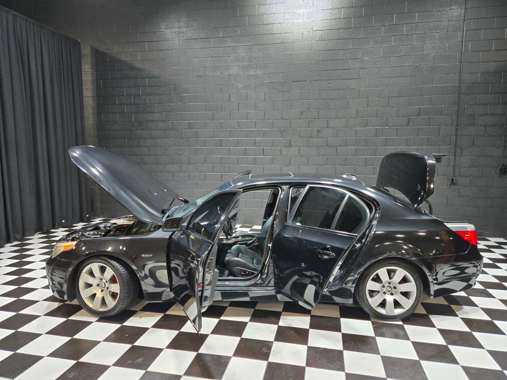 2006 BMW 5 Series 38