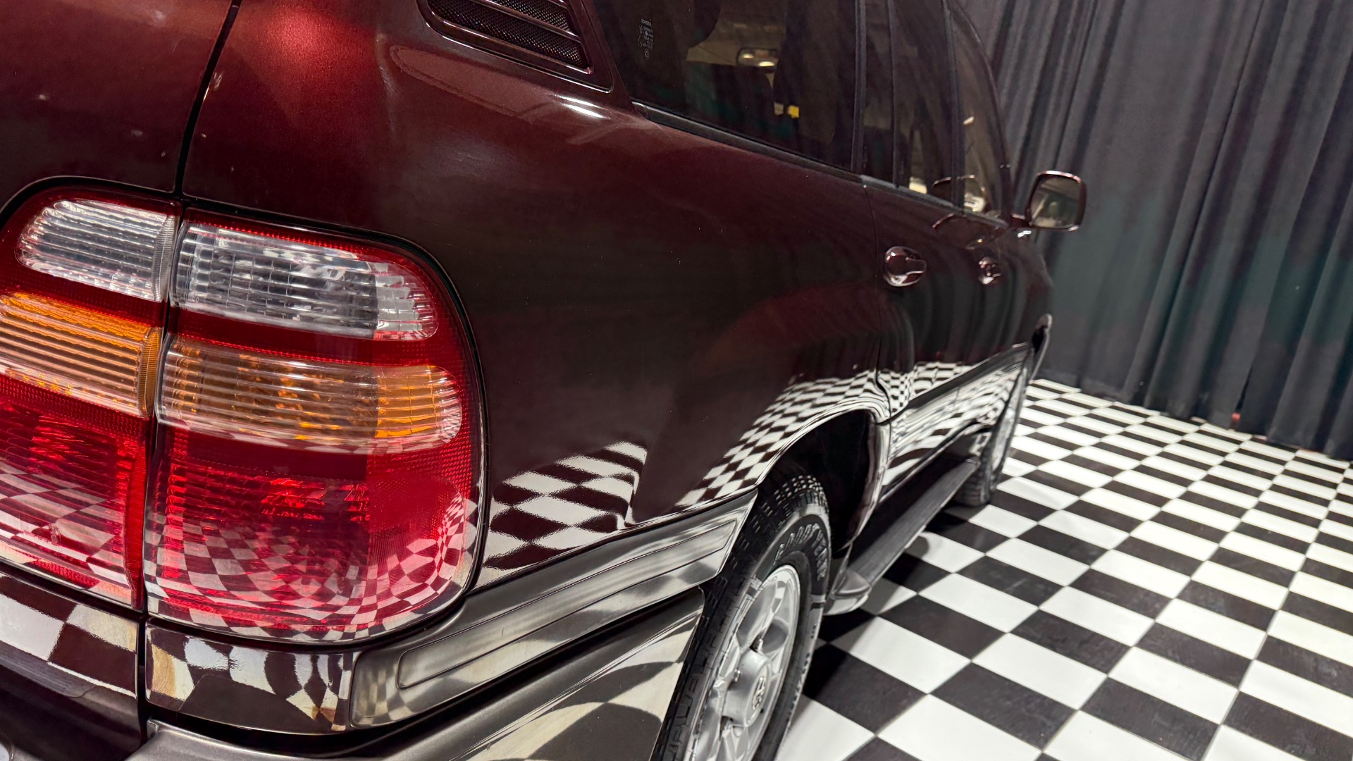 2000 Toyota Land Cruiser 26