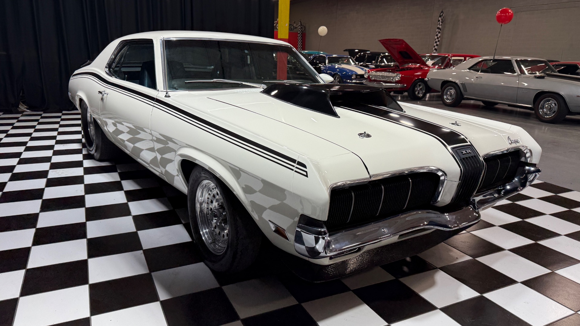 1970 Mercury Cougar XR7 38