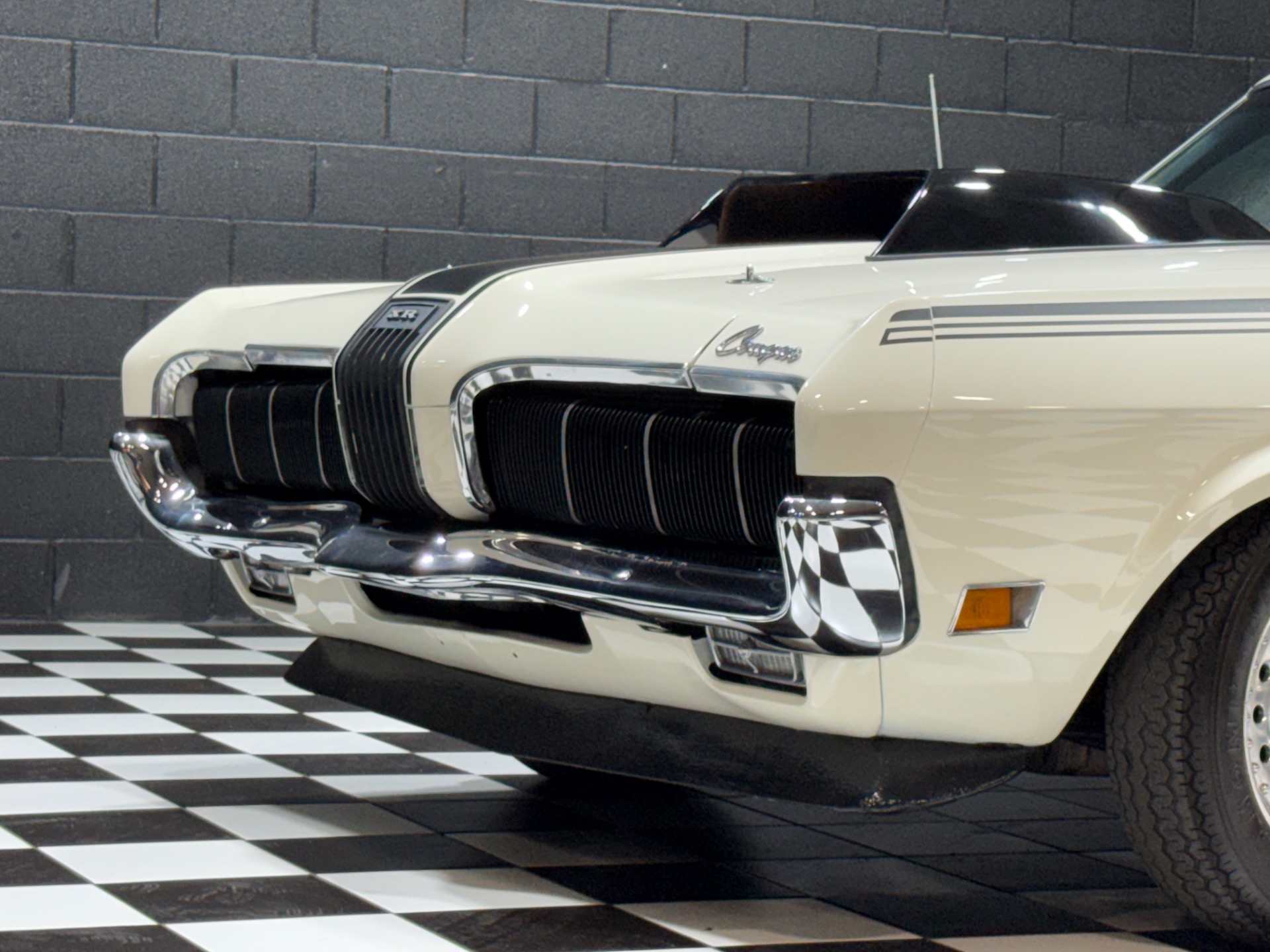 1970 Mercury Cougar XR7 14