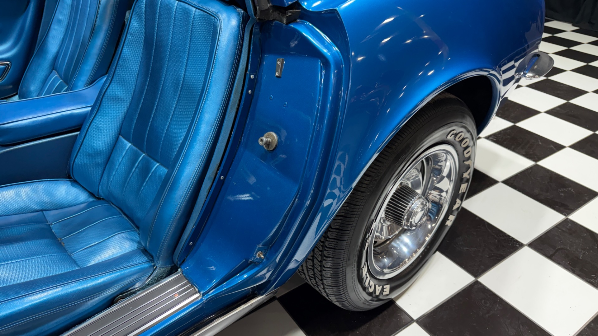 1968 Chevrolet Corvette 75