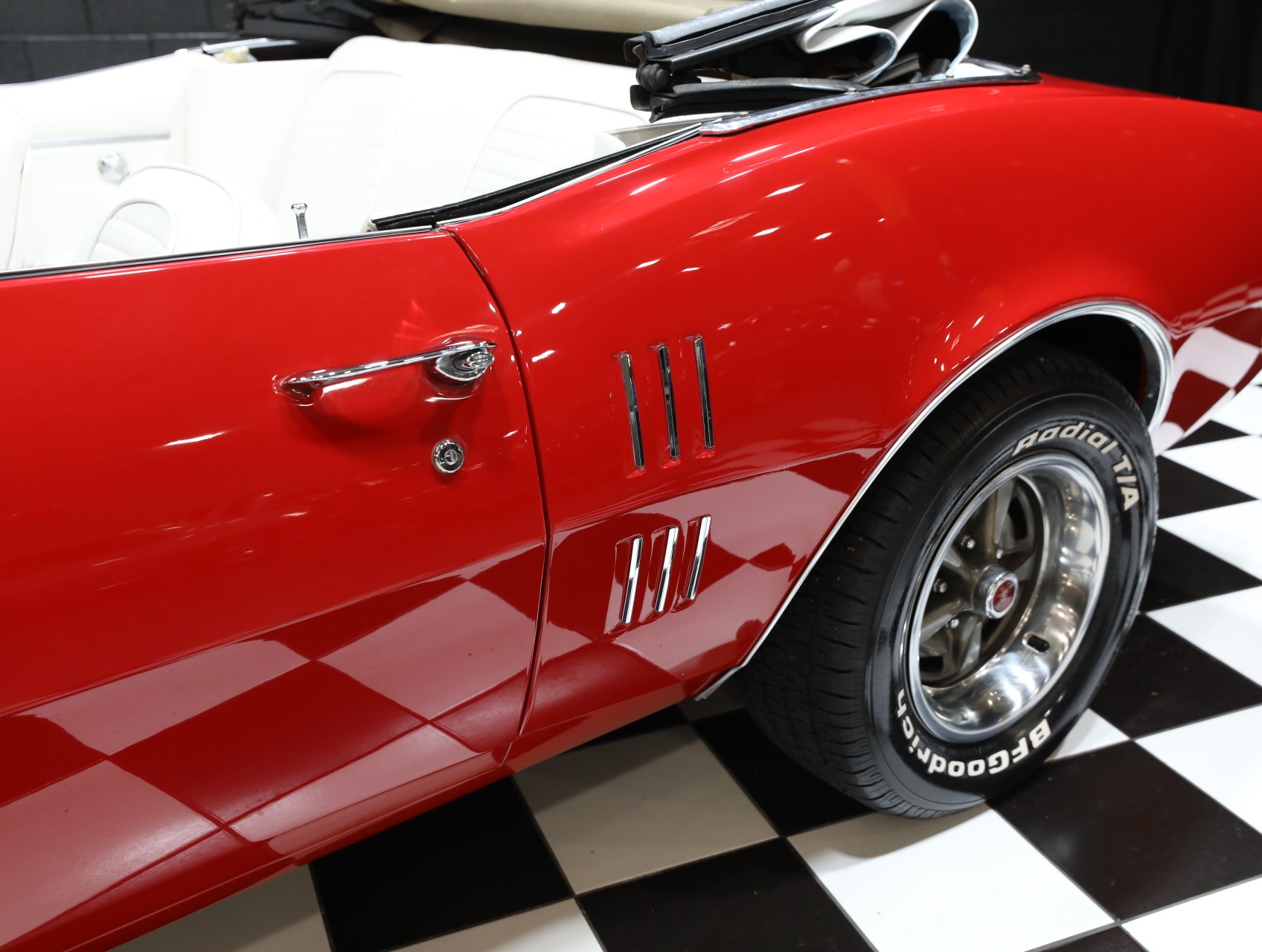 1968 Pontiac Firebird 40