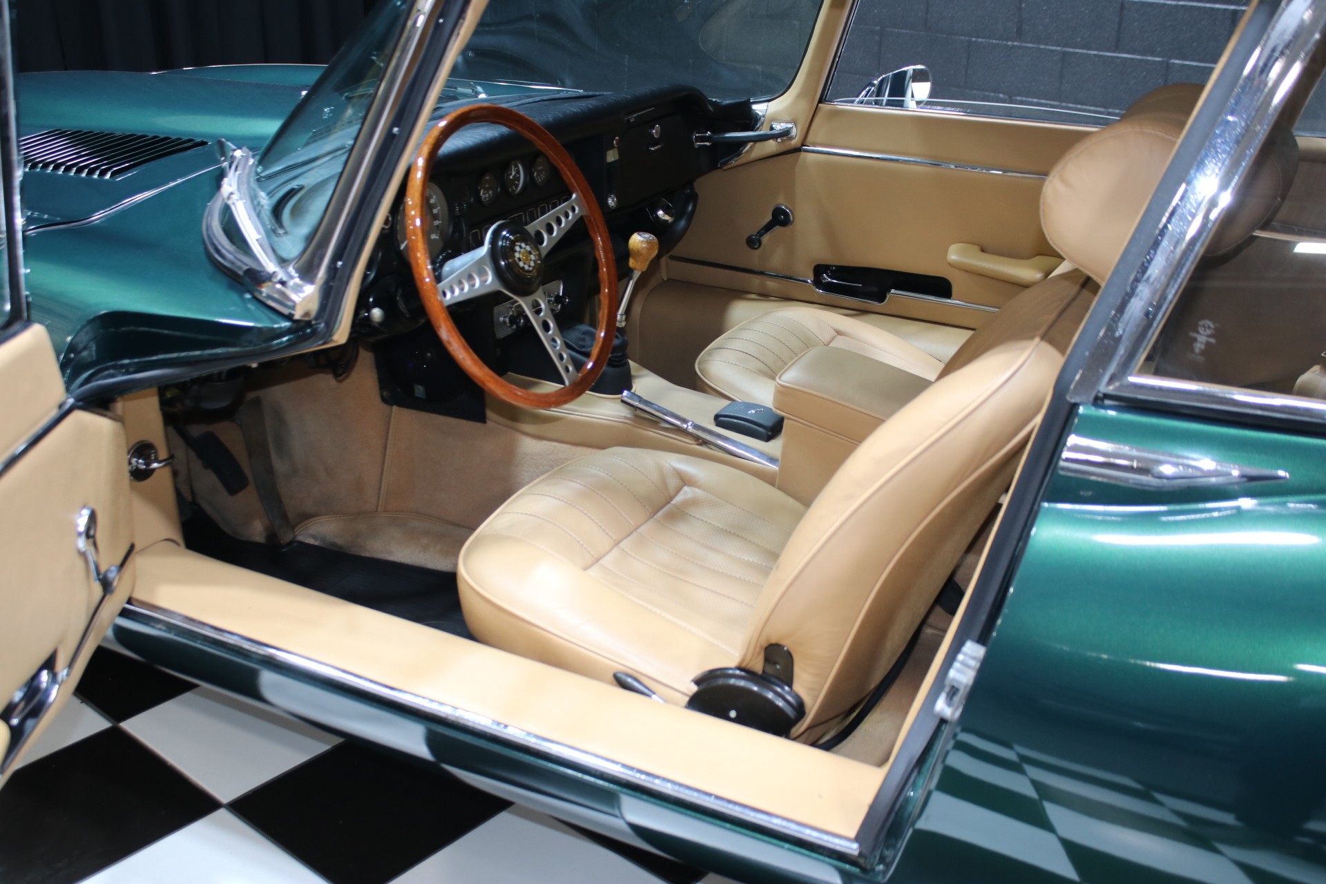 1970 Jaguar XK-E 4