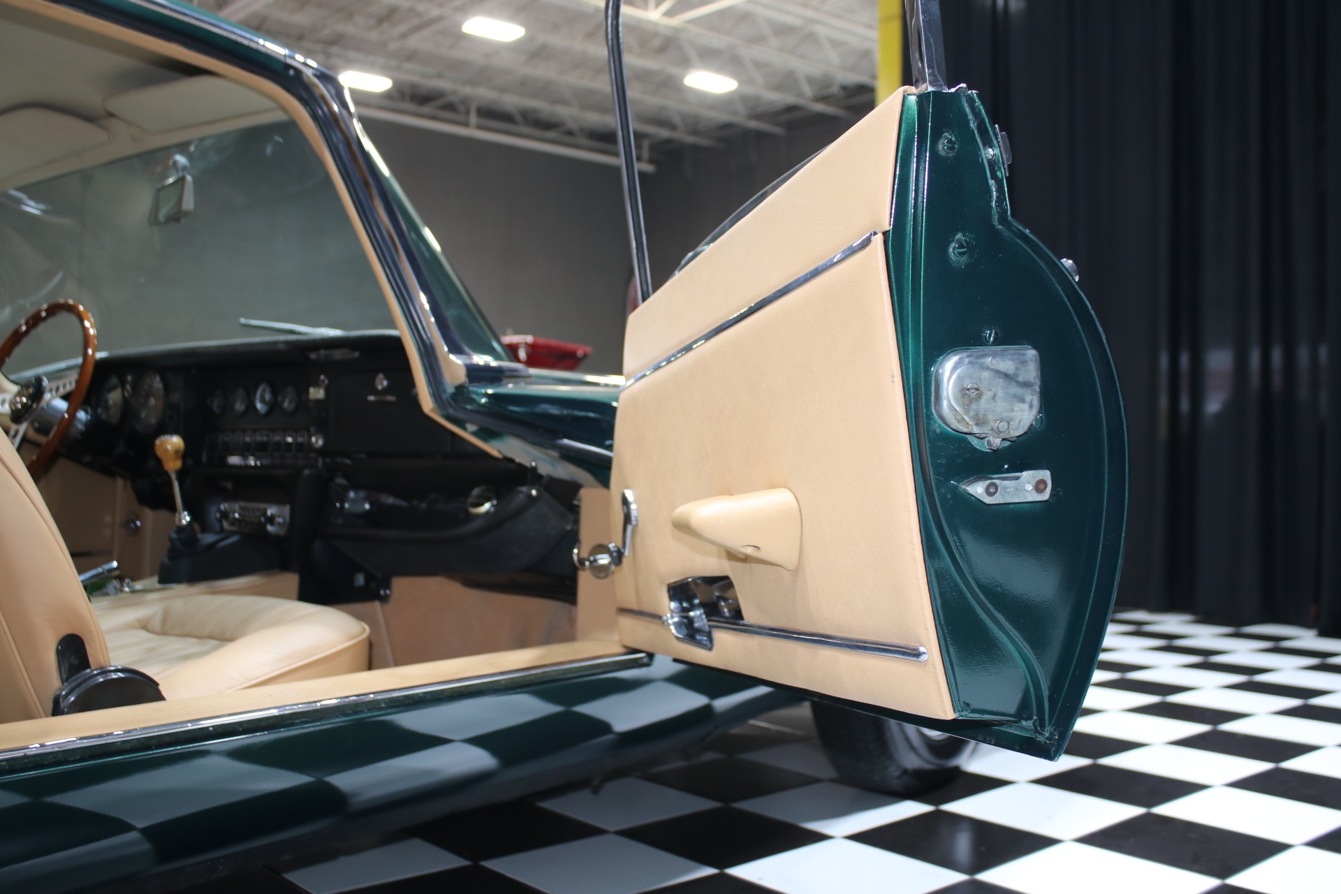 1970 Jaguar XK-E 43