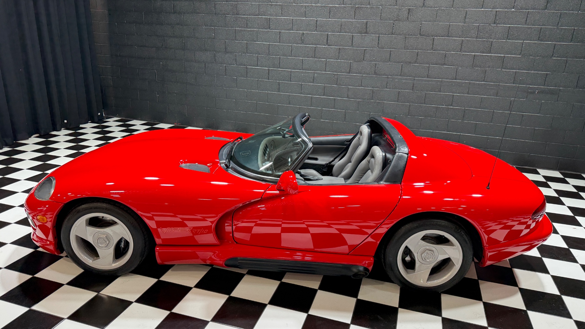 1992 Dodge Viper 17
