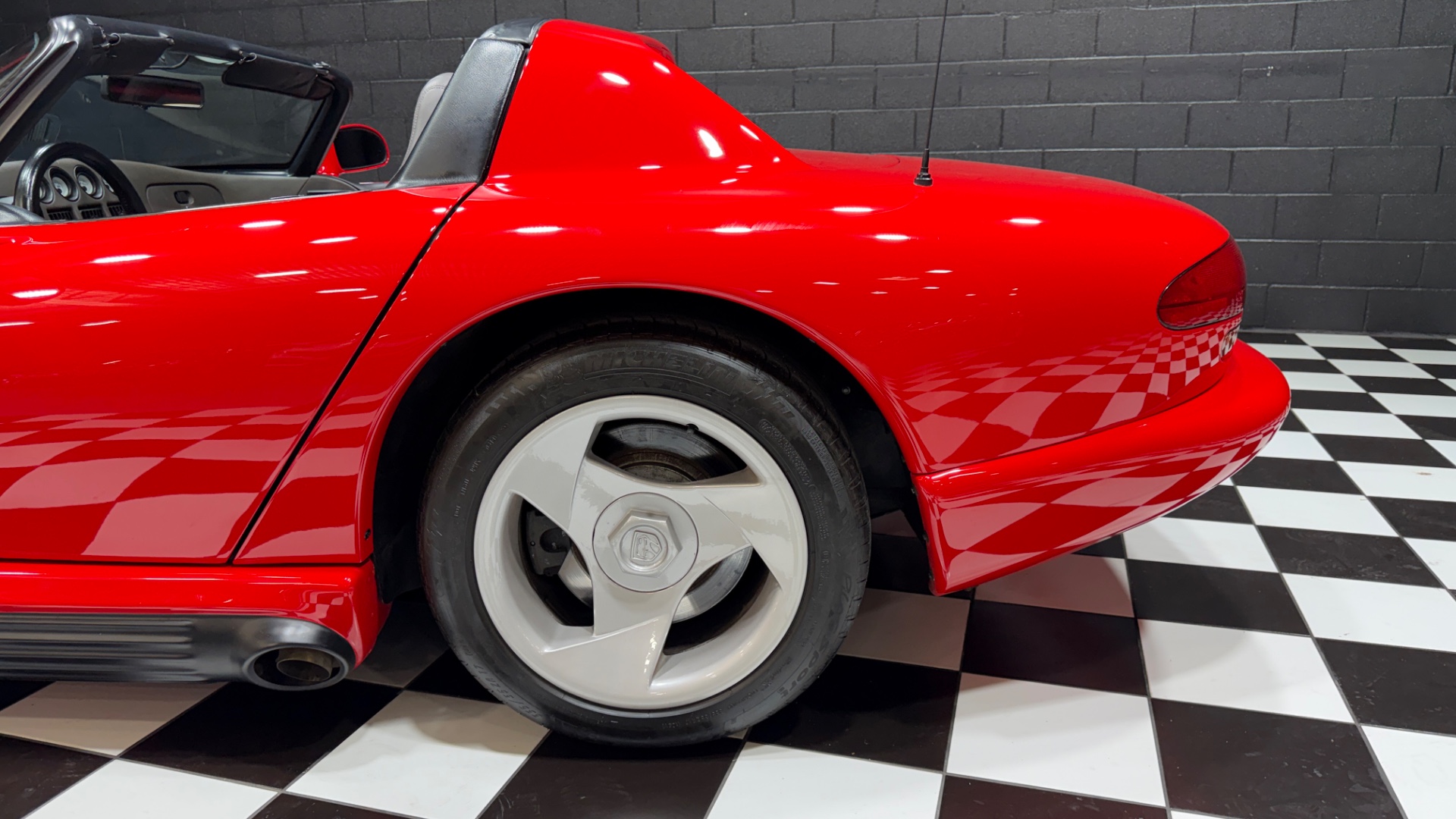 1992 Dodge Viper 23