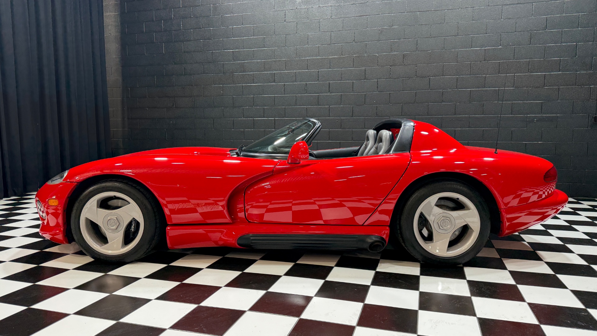 1992 Dodge Viper 6
