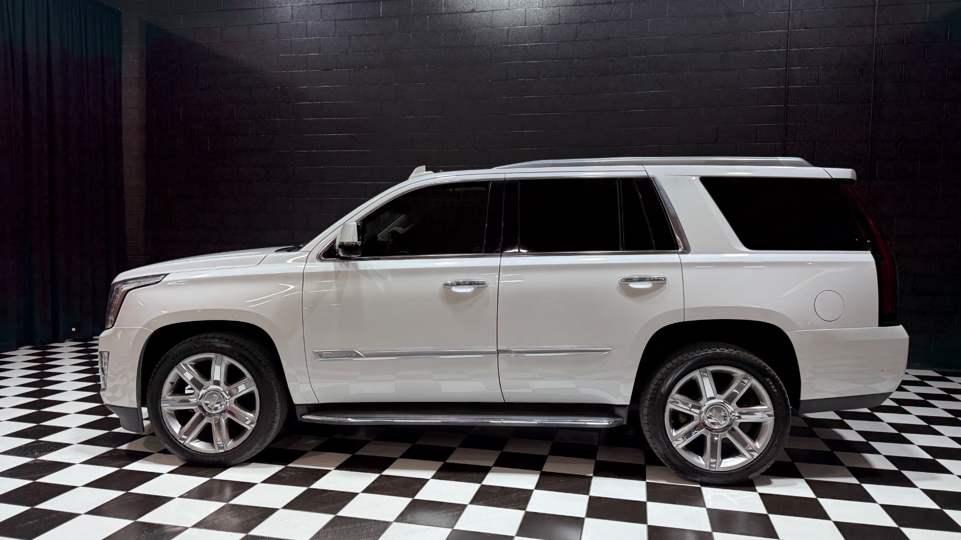 2020 Cadillac Escalade ESV 10