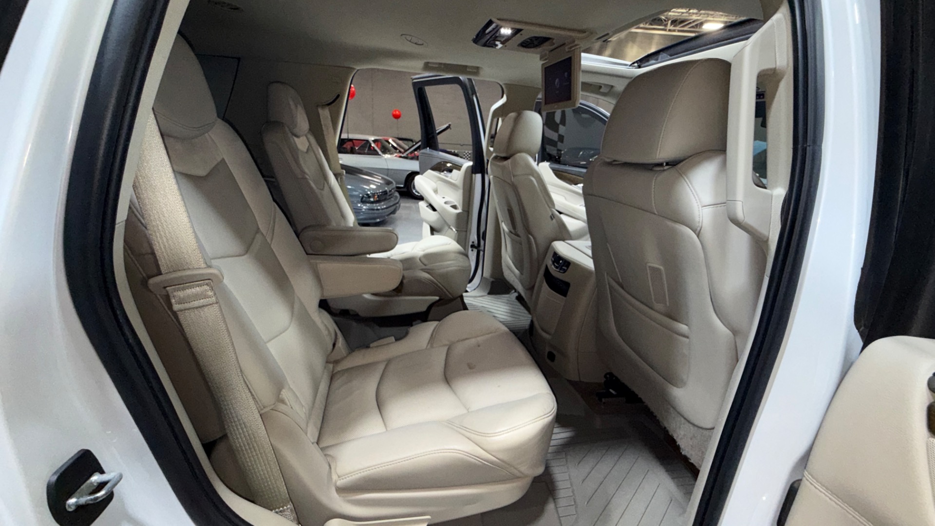 2020 Cadillac Escalade ESV 127
