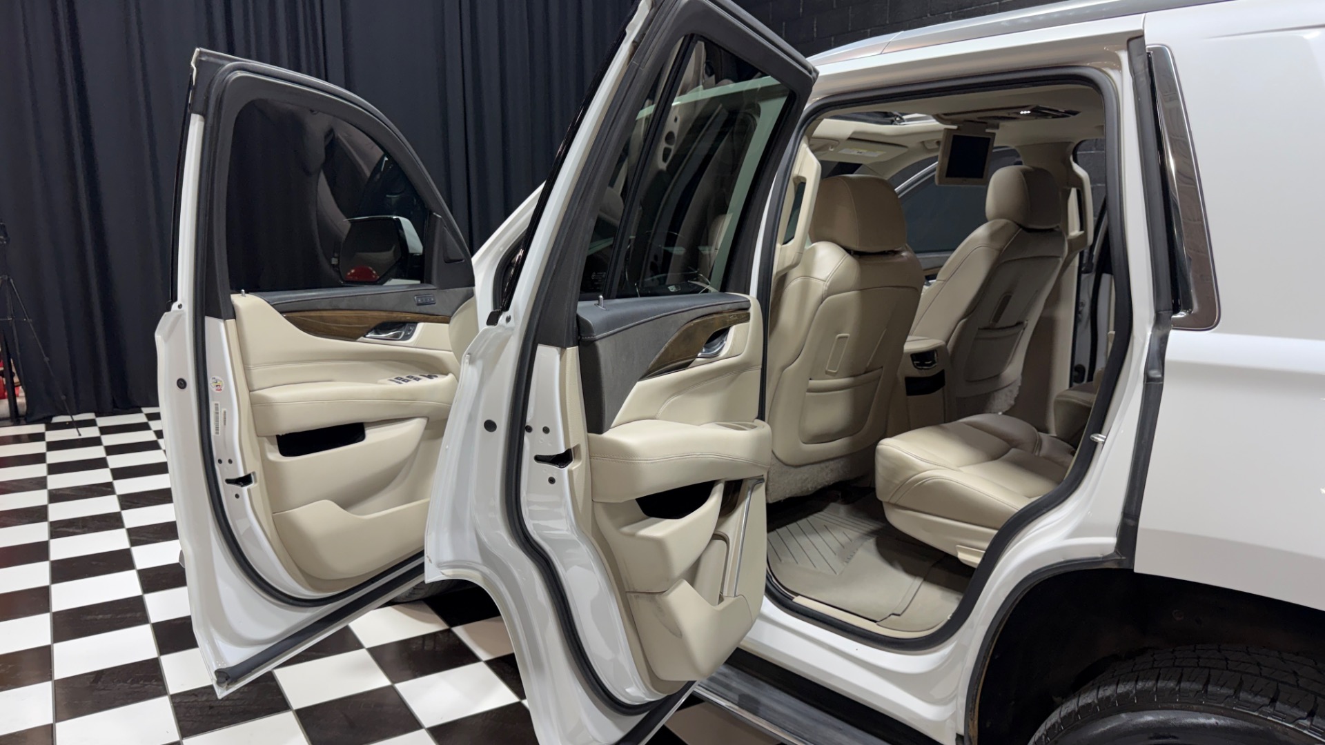 2020 Cadillac Escalade ESV 61