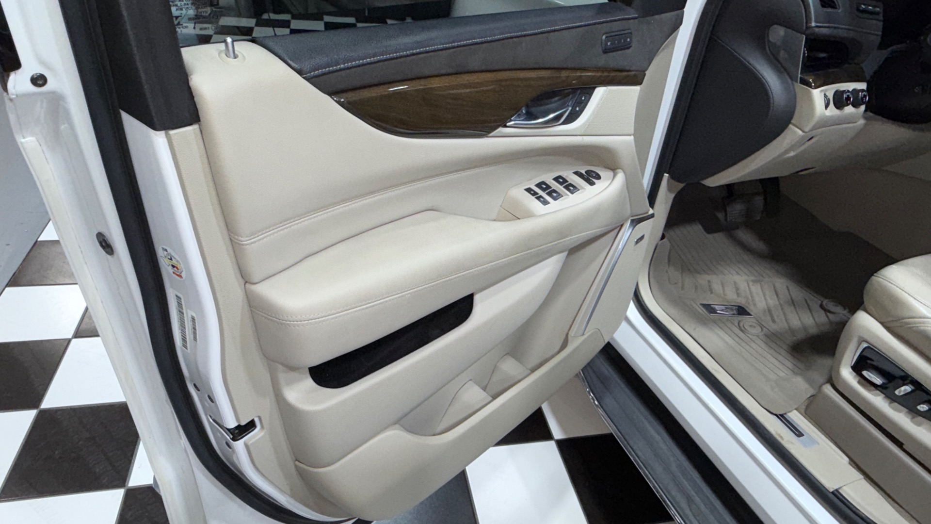 2020 Cadillac Escalade ESV 66