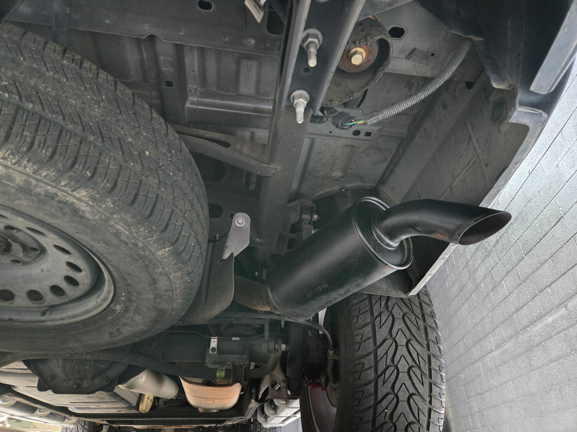 2012 Chevrolet Avalanche 16