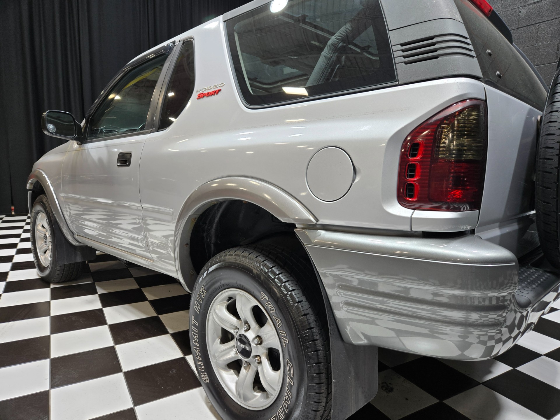2002 Isuzu Rodeo Sport 27