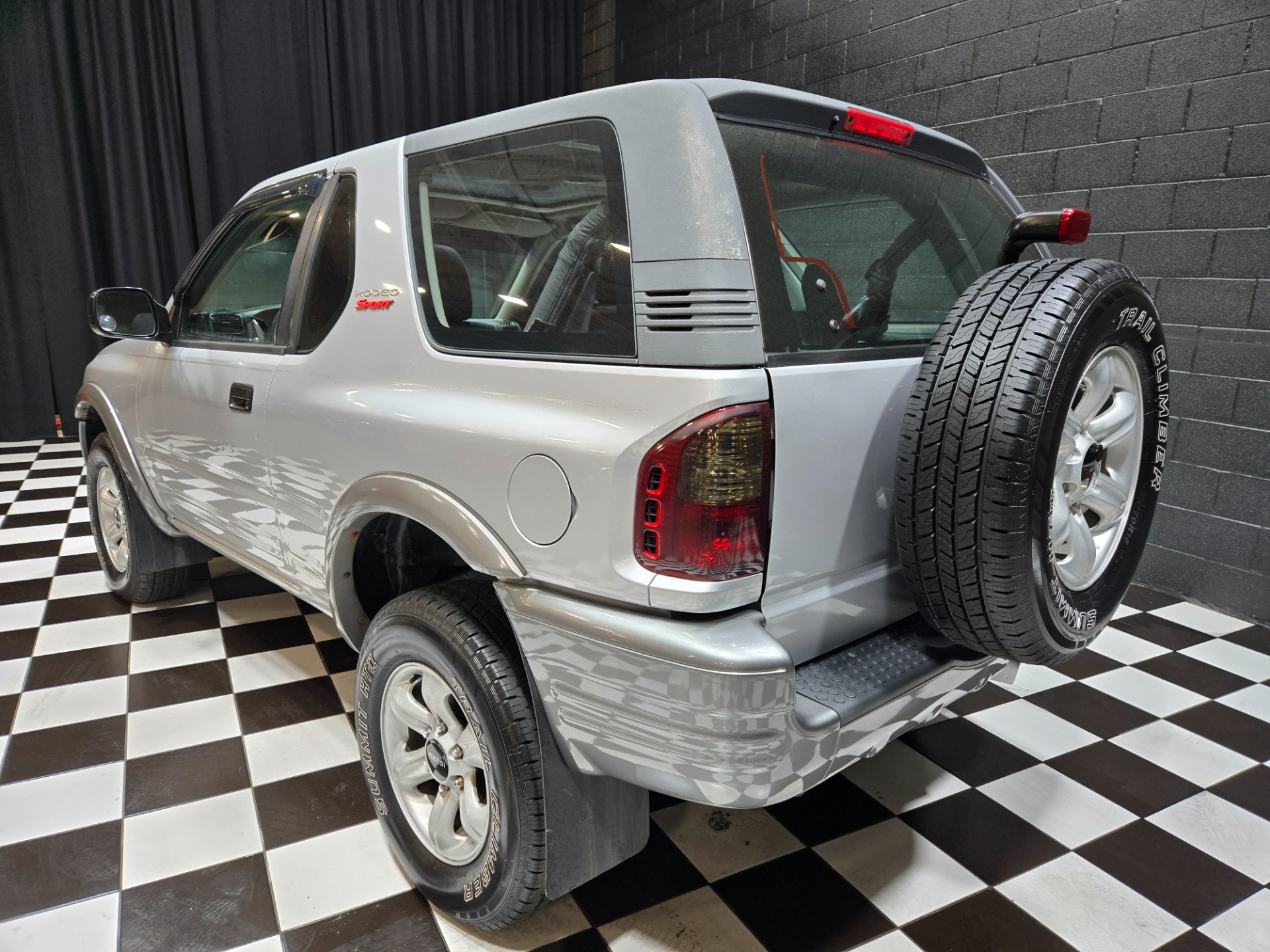 2002 Isuzu Rodeo Sport 38