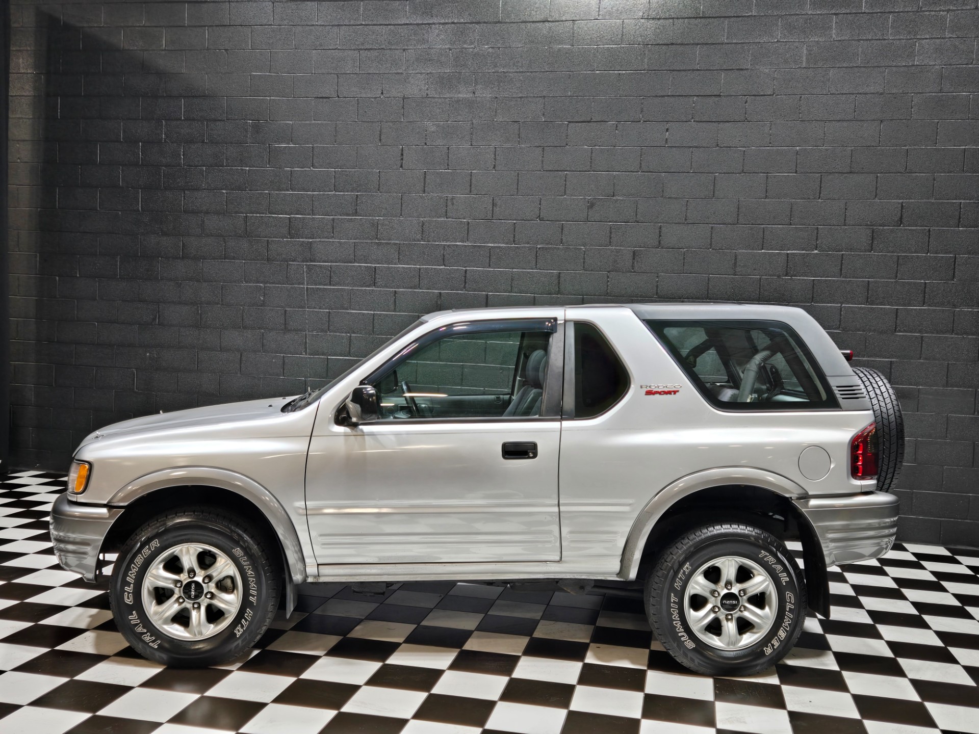 2002 Isuzu Rodeo Sport 3