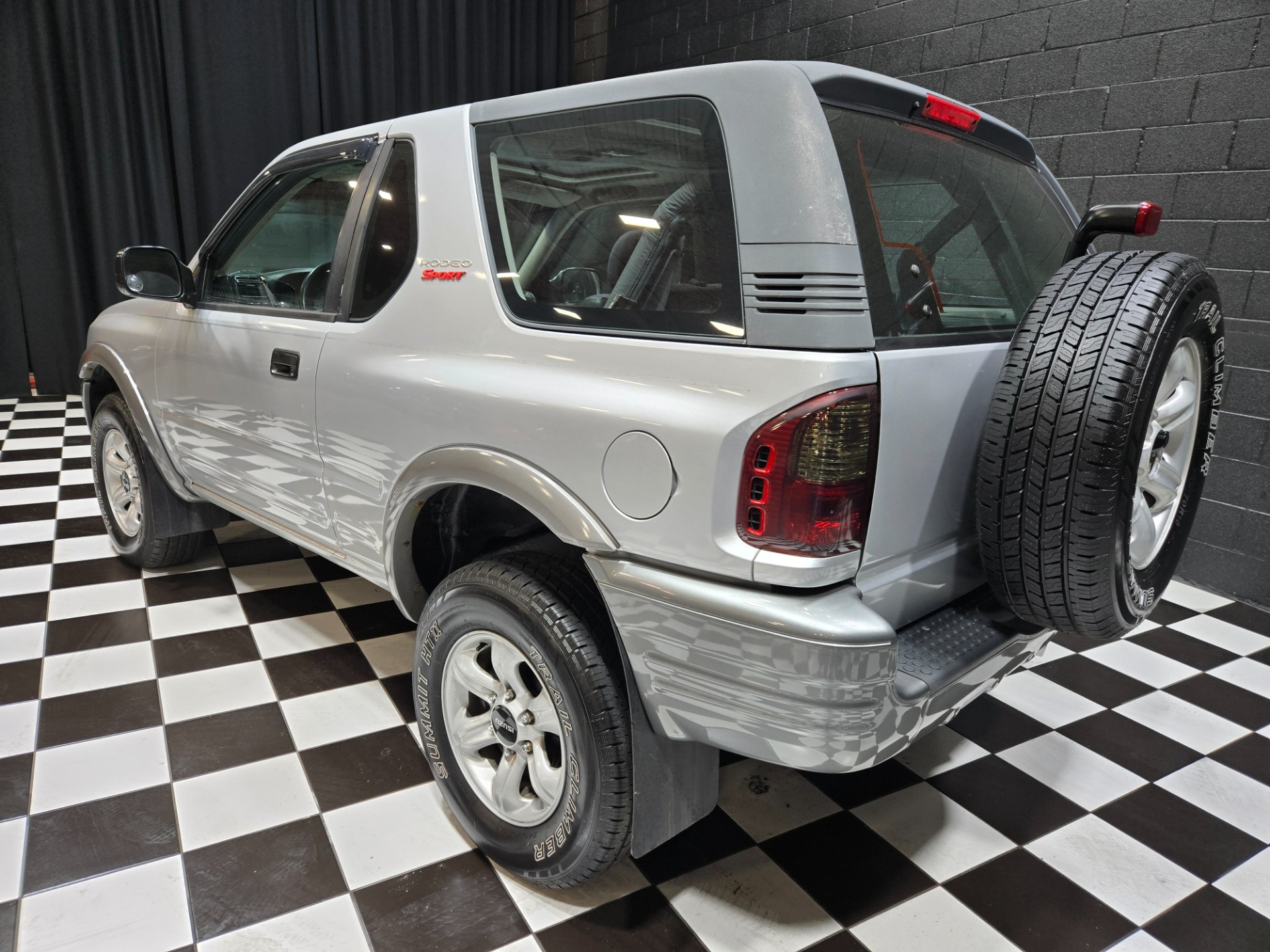 2002 Isuzu Rodeo Sport 4