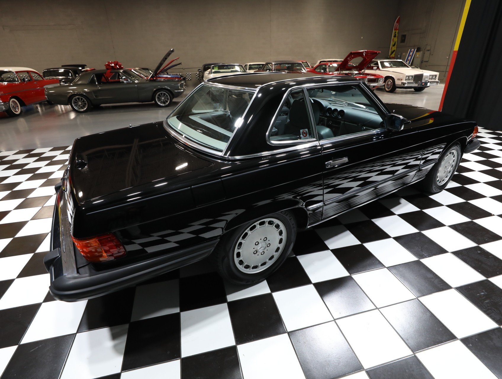 1989 Mercedes-Benz 560-Class 11