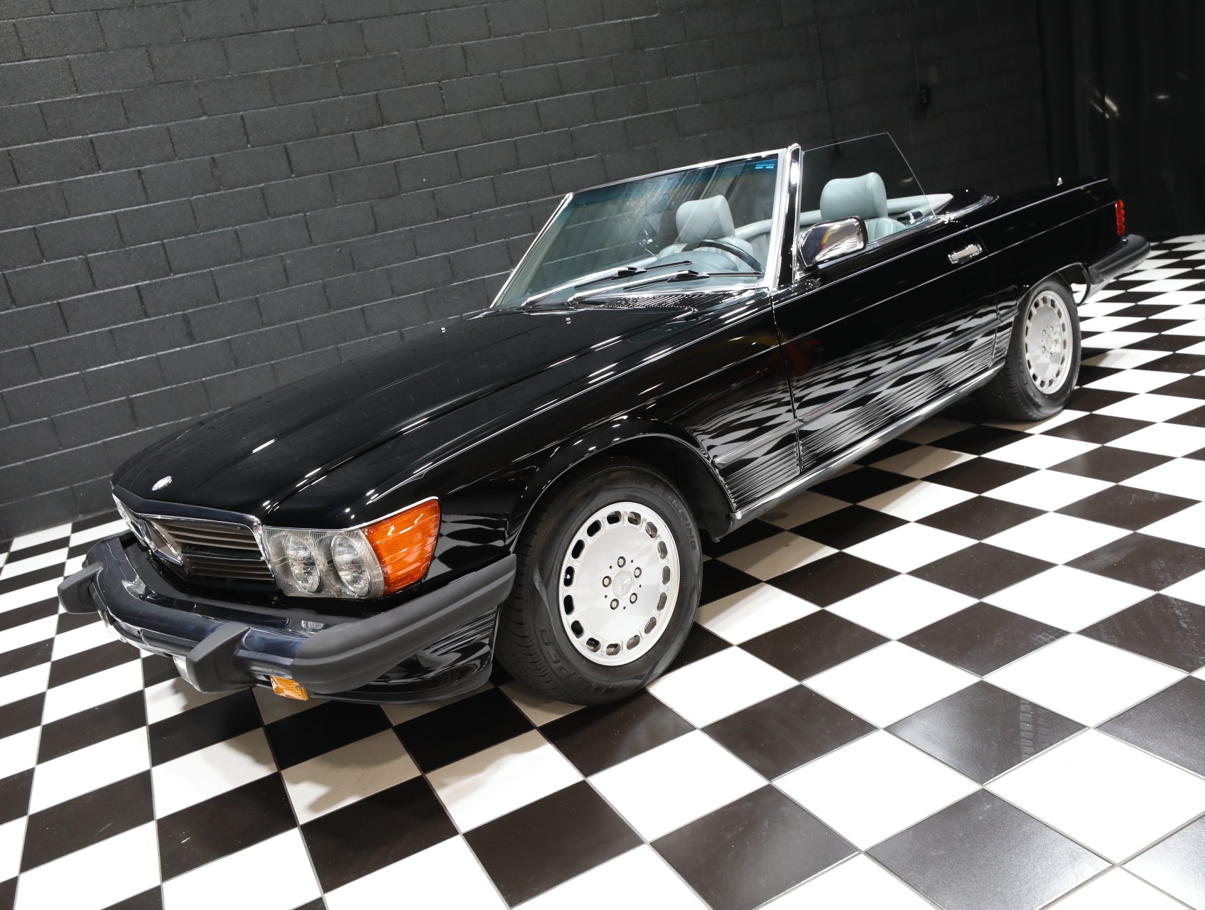 1989 Mercedes-Benz 560-Class 14