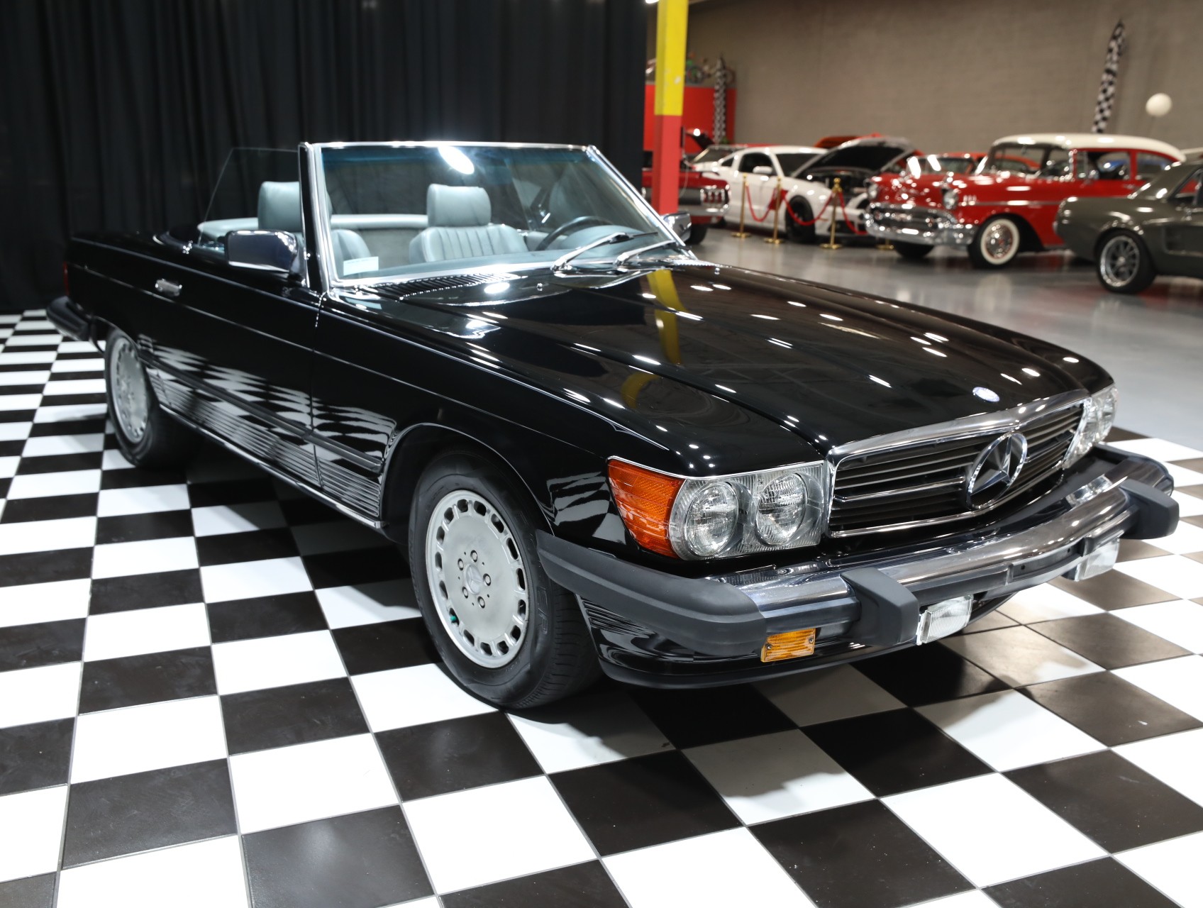 1989 Mercedes-Benz 560-Class 19