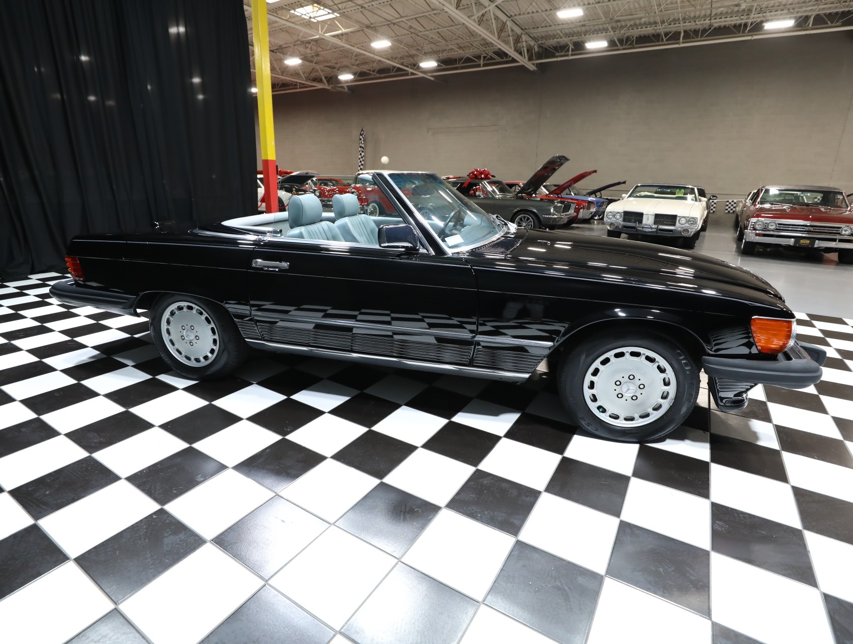 1989 Mercedes-Benz 560-Class 22
