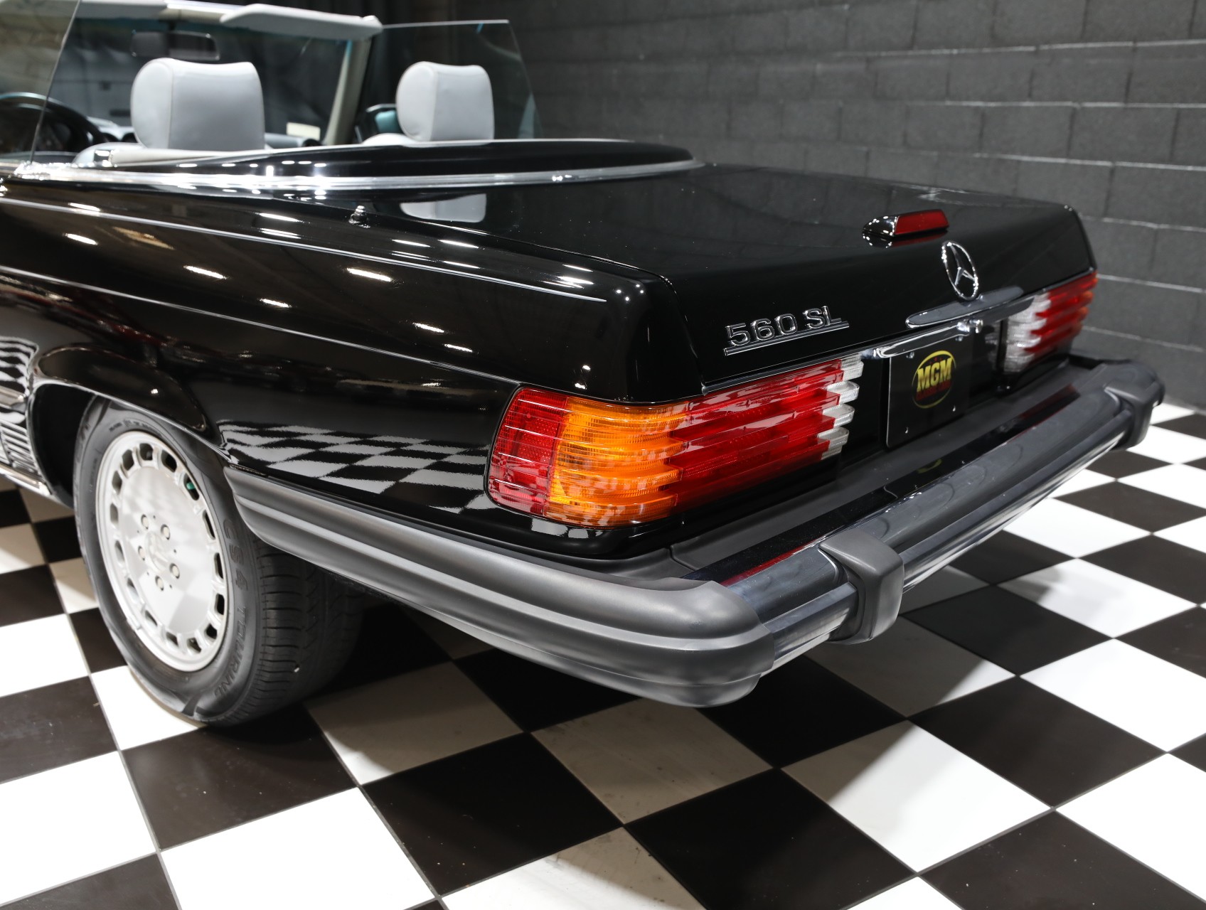 1989 Mercedes-Benz 560-Class 28