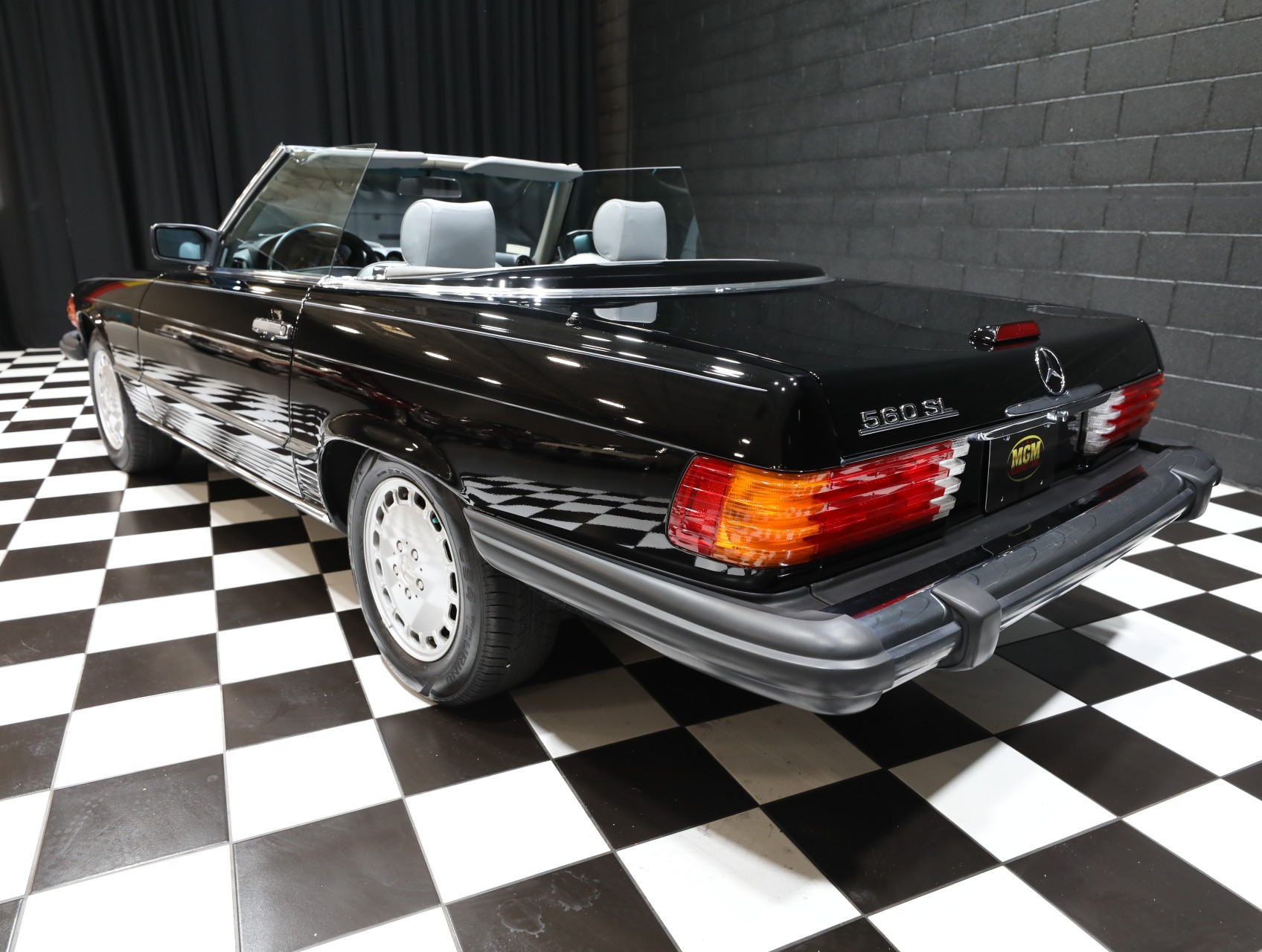 1989 Mercedes-Benz 560-Class 29