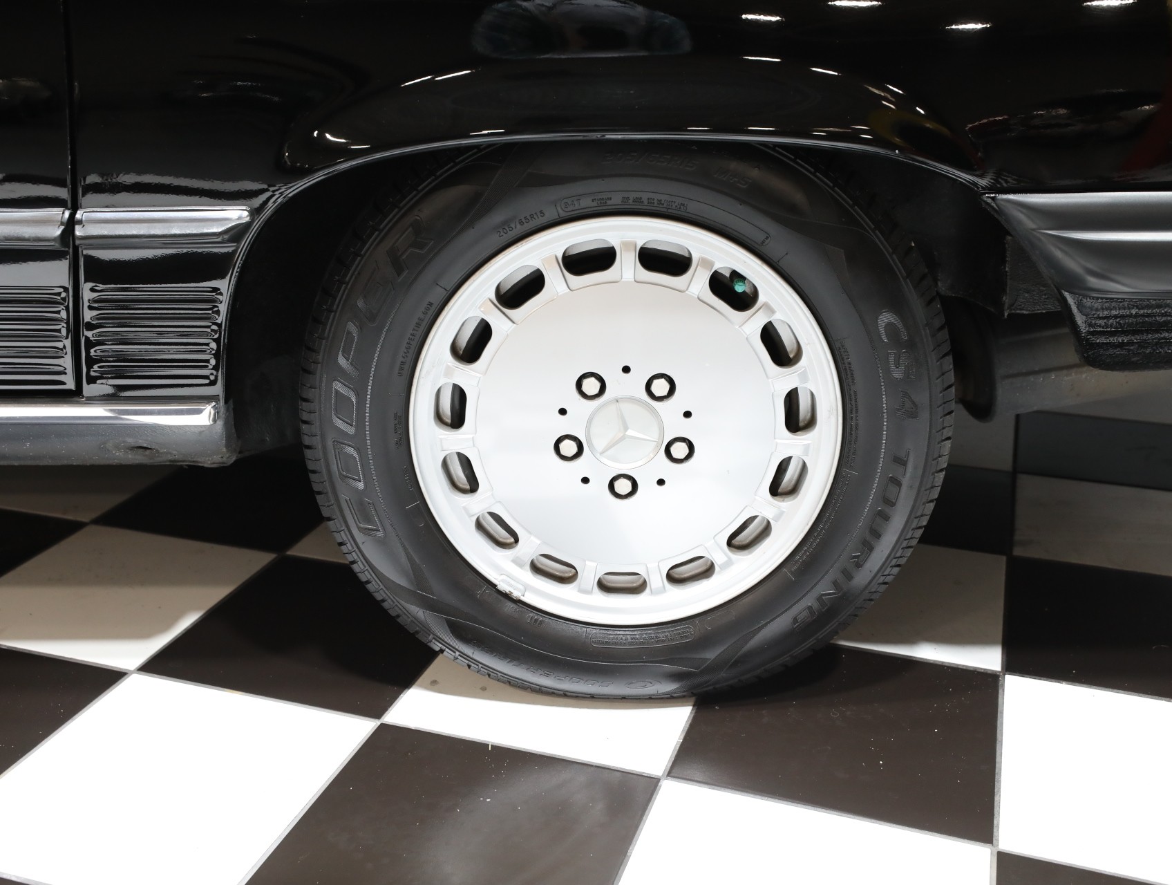 1989 Mercedes-Benz 560-Class 33