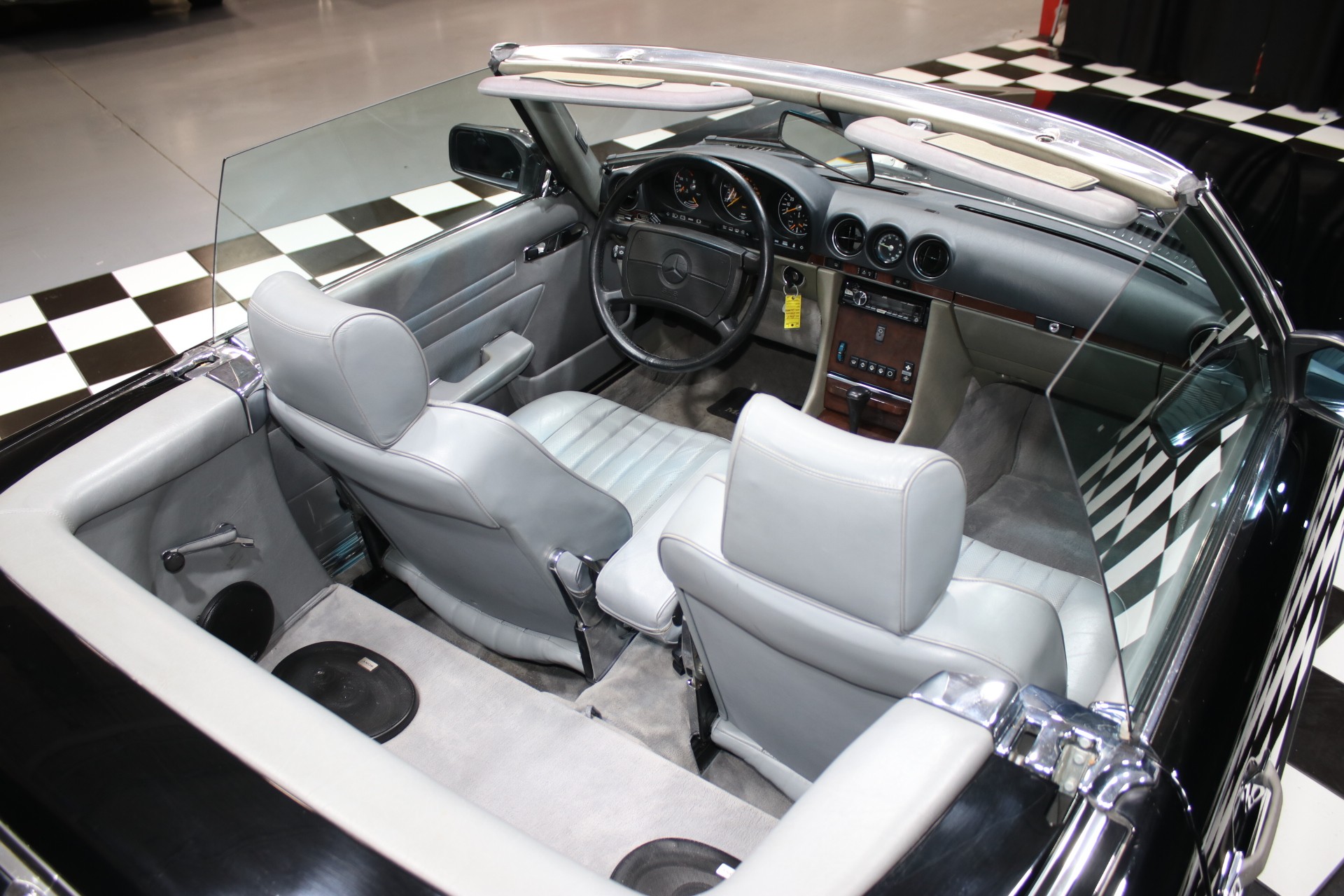 1989 Mercedes-Benz 560-Class 37