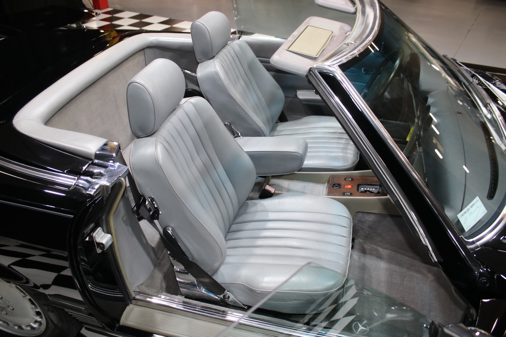 1989 Mercedes-Benz 560-Class 42