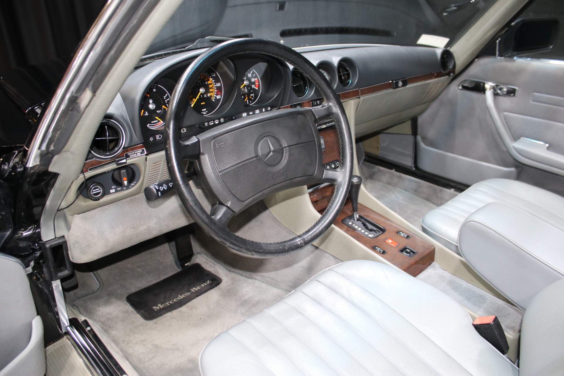 1989 Mercedes-Benz 560-Class 52