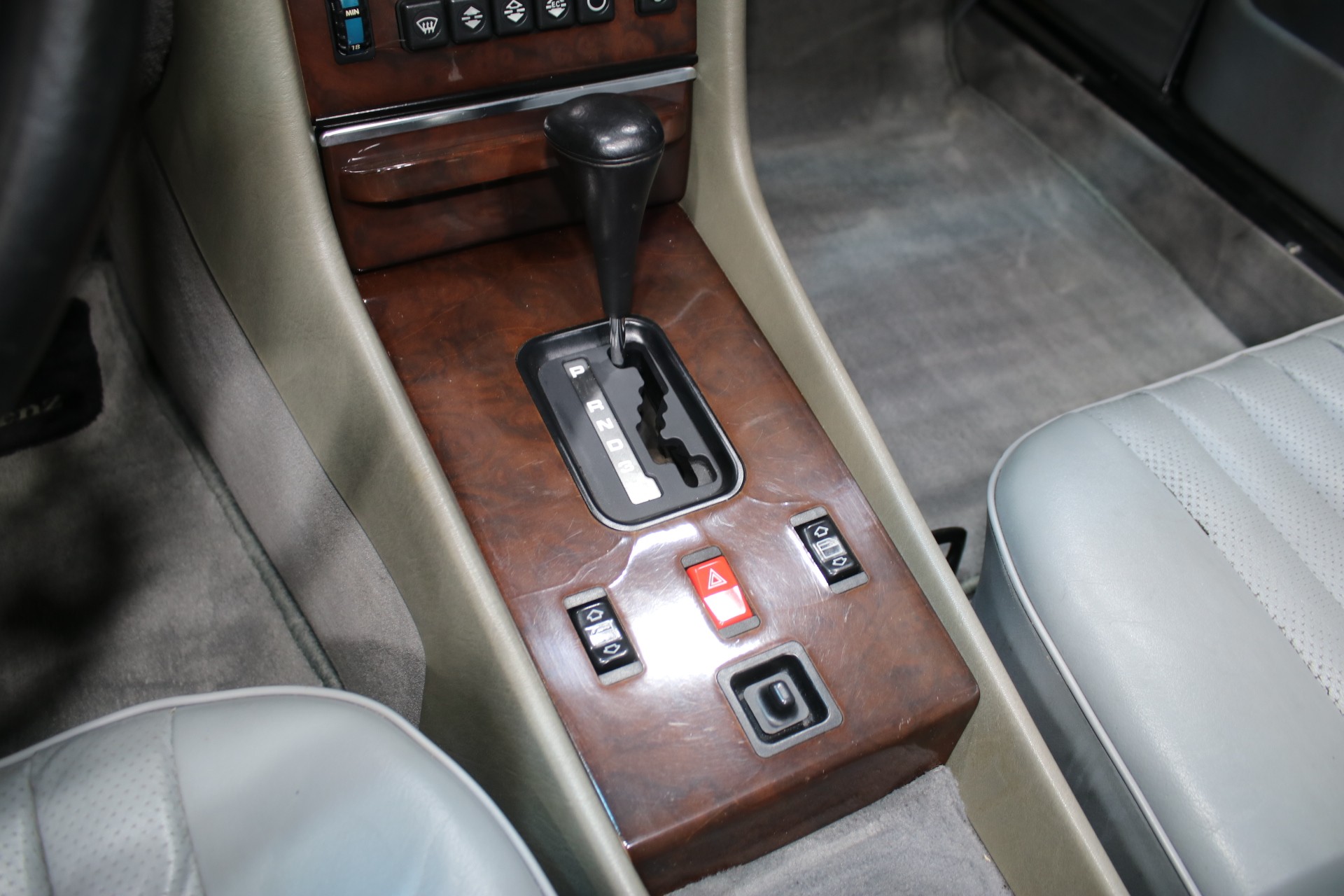 1989 Mercedes-Benz 560-Class 53