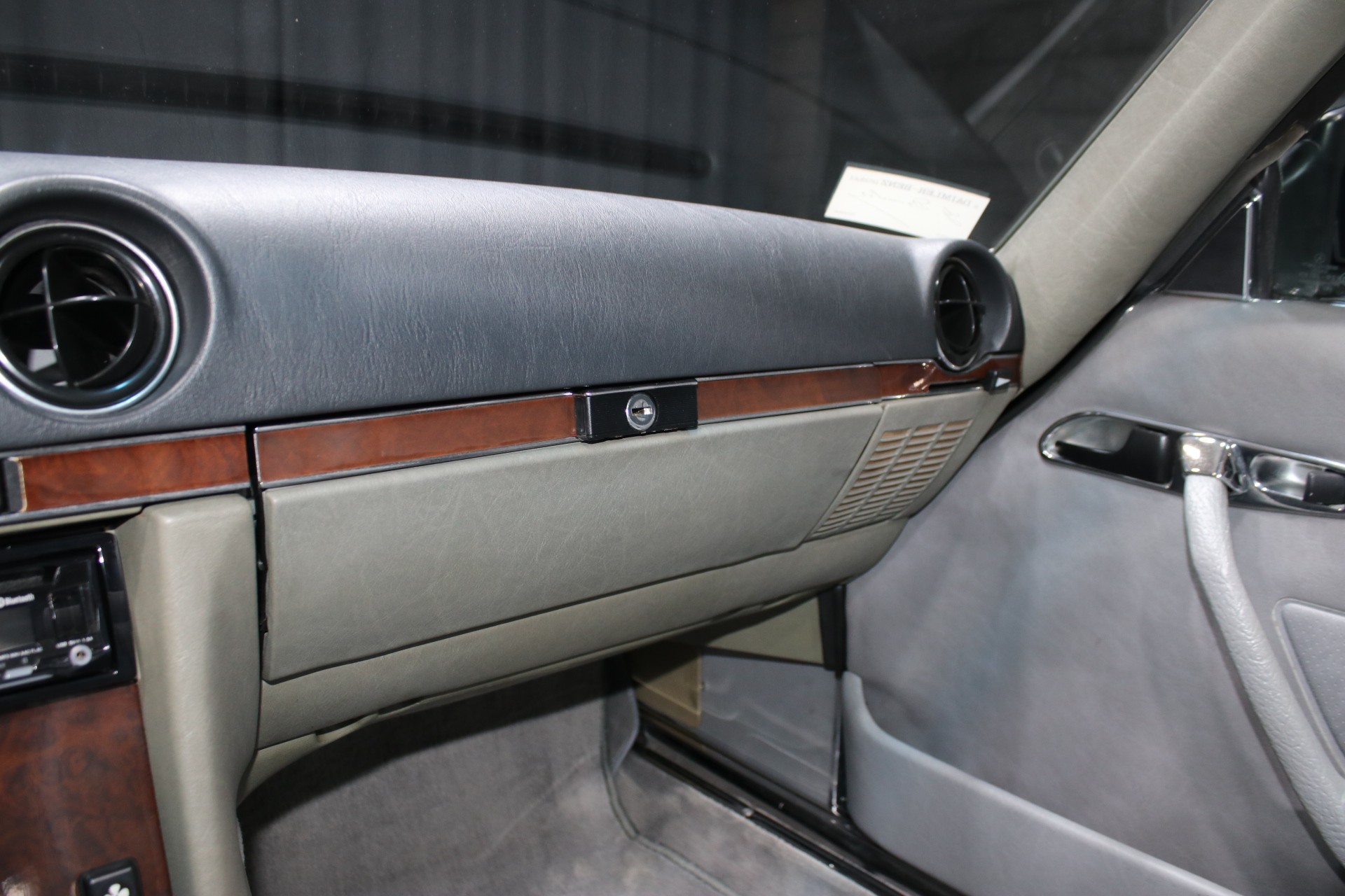 1989 Mercedes-Benz 560-Class 54