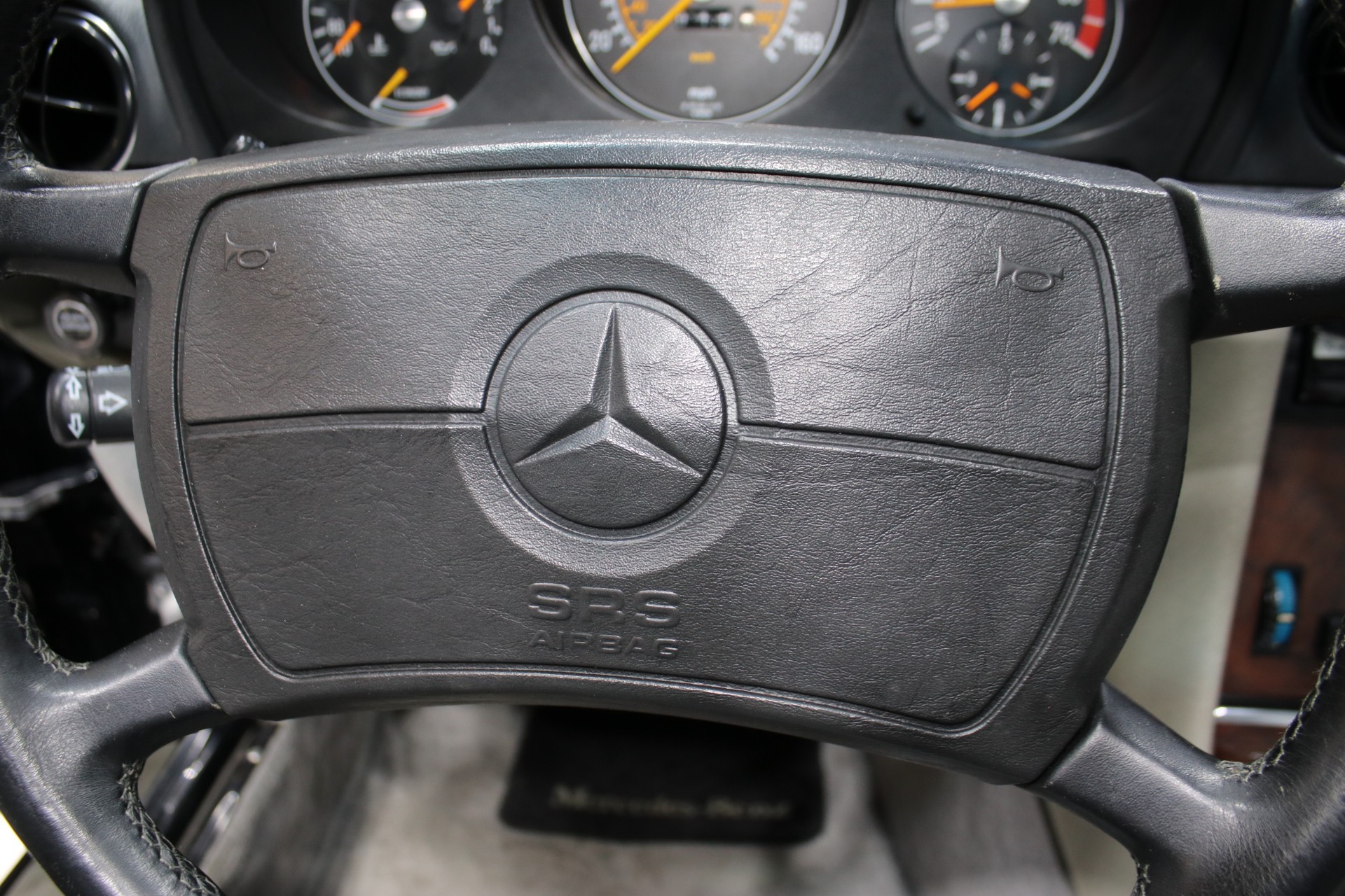 1989 Mercedes-Benz 560-Class 58