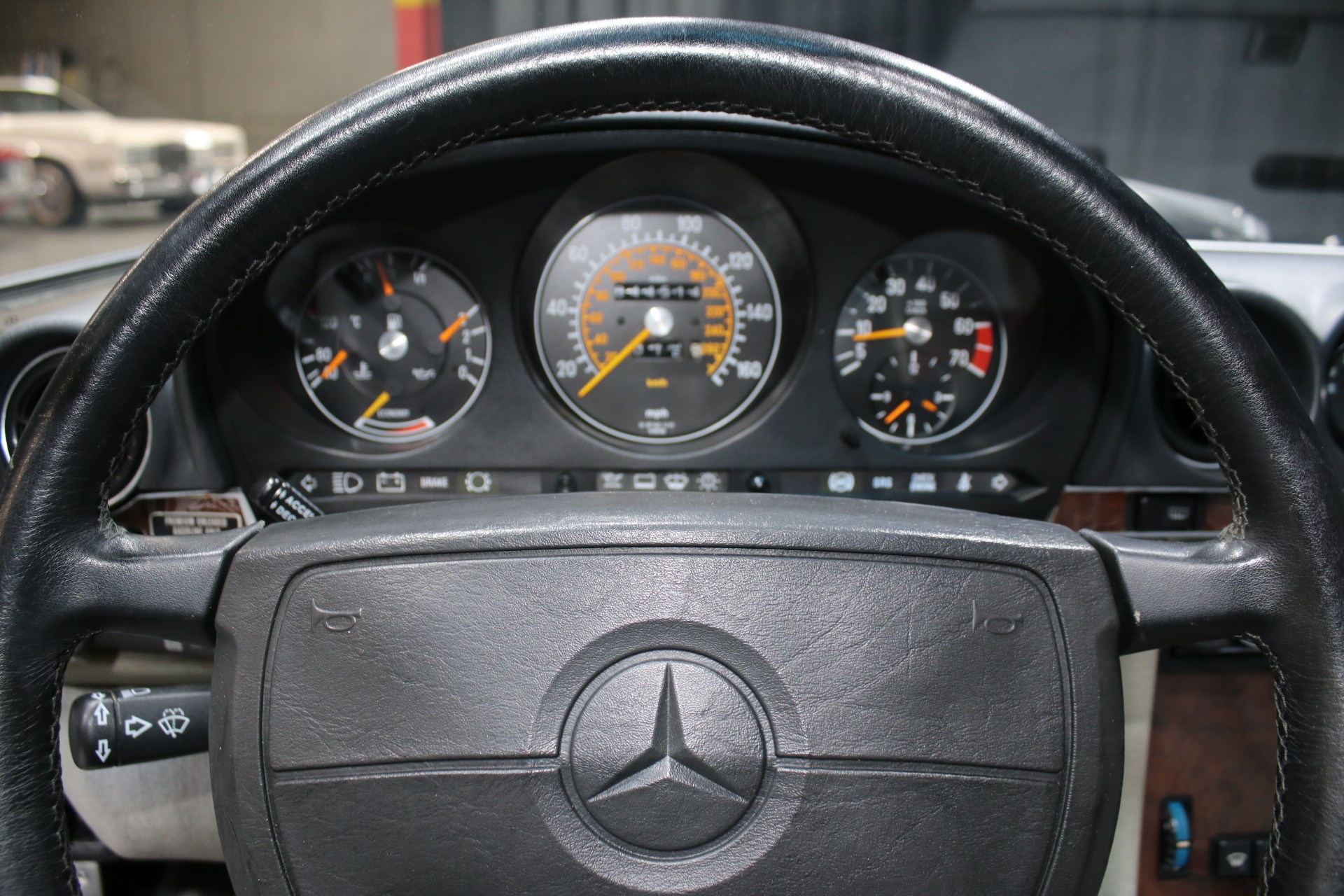 1989 Mercedes-Benz 560-Class 59
