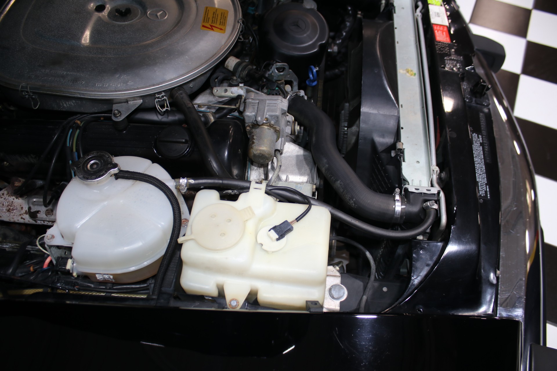 1989 Mercedes-Benz 560-Class 69