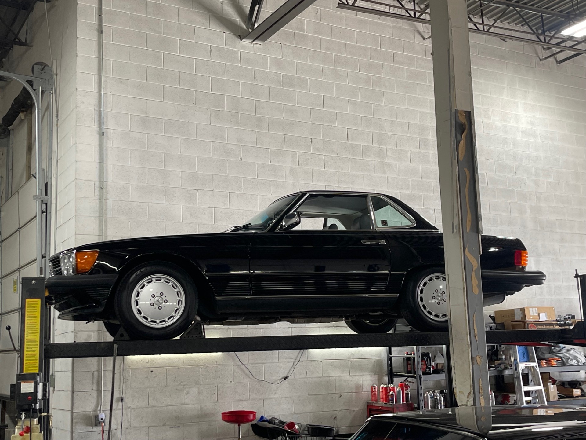 1989 Mercedes-Benz 560-Class 89